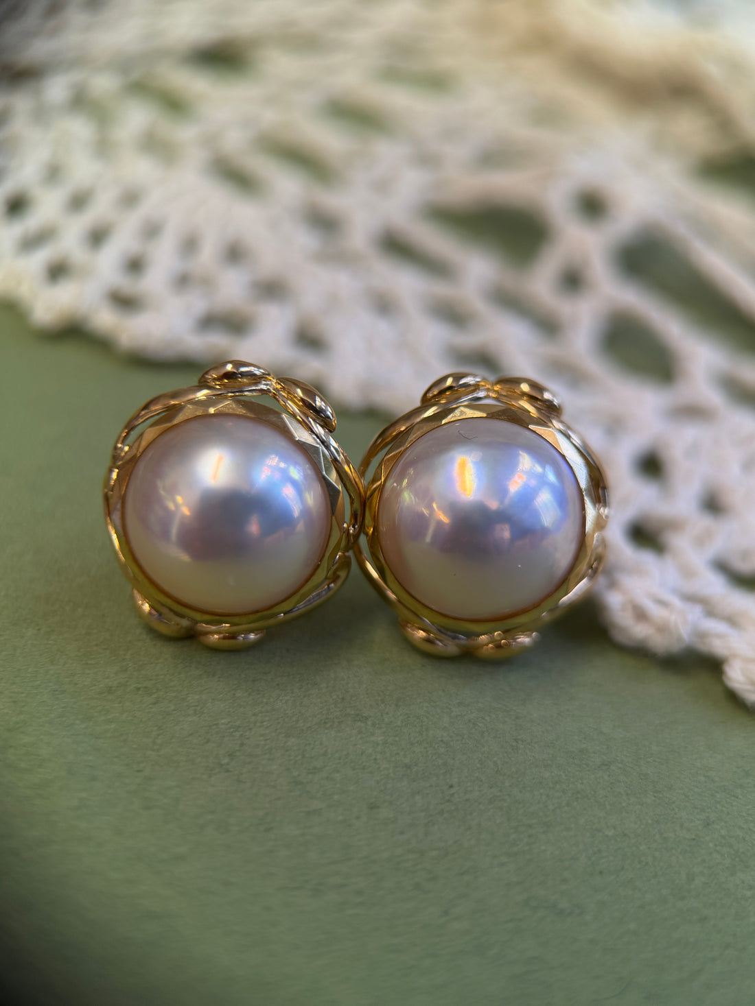 18K Yellow Gold Twisted Wire Mabe Pearl Clip Earrings