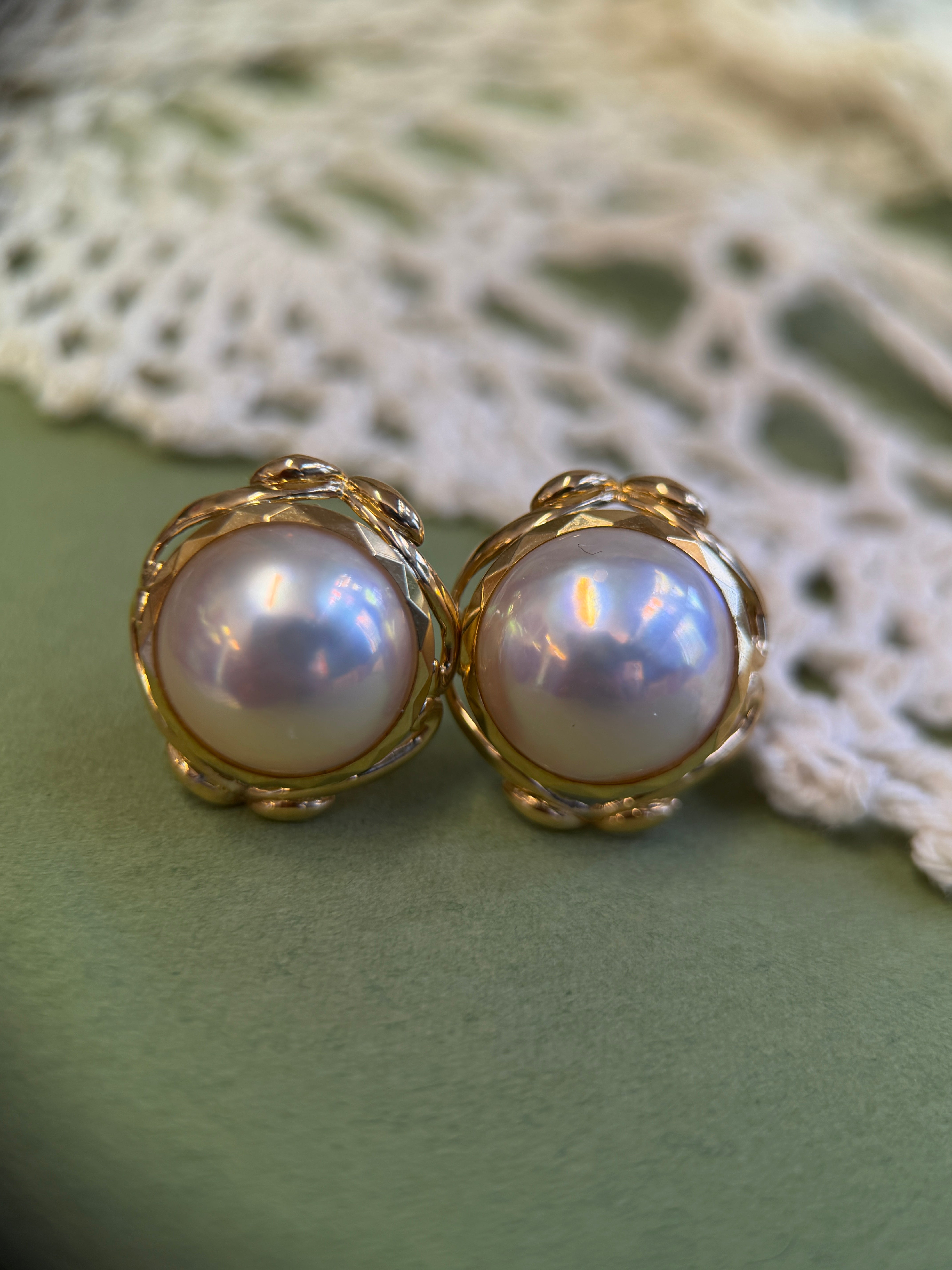 18K Yellow Gold Twisted Wire Mabe Pearl Clip Earrings