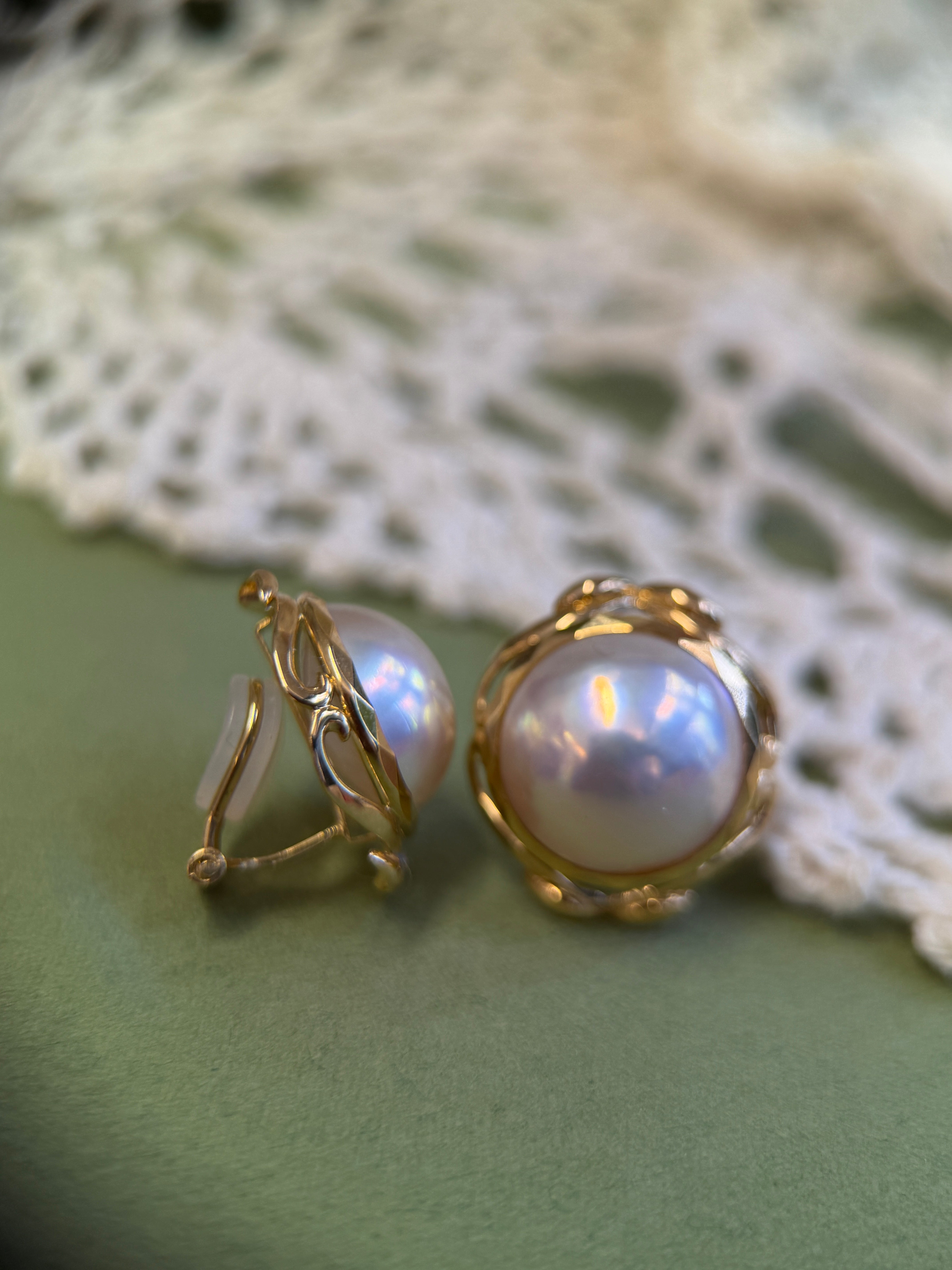 18K Yellow Gold Twisted Wire Mabe Pearl Clip Earrings