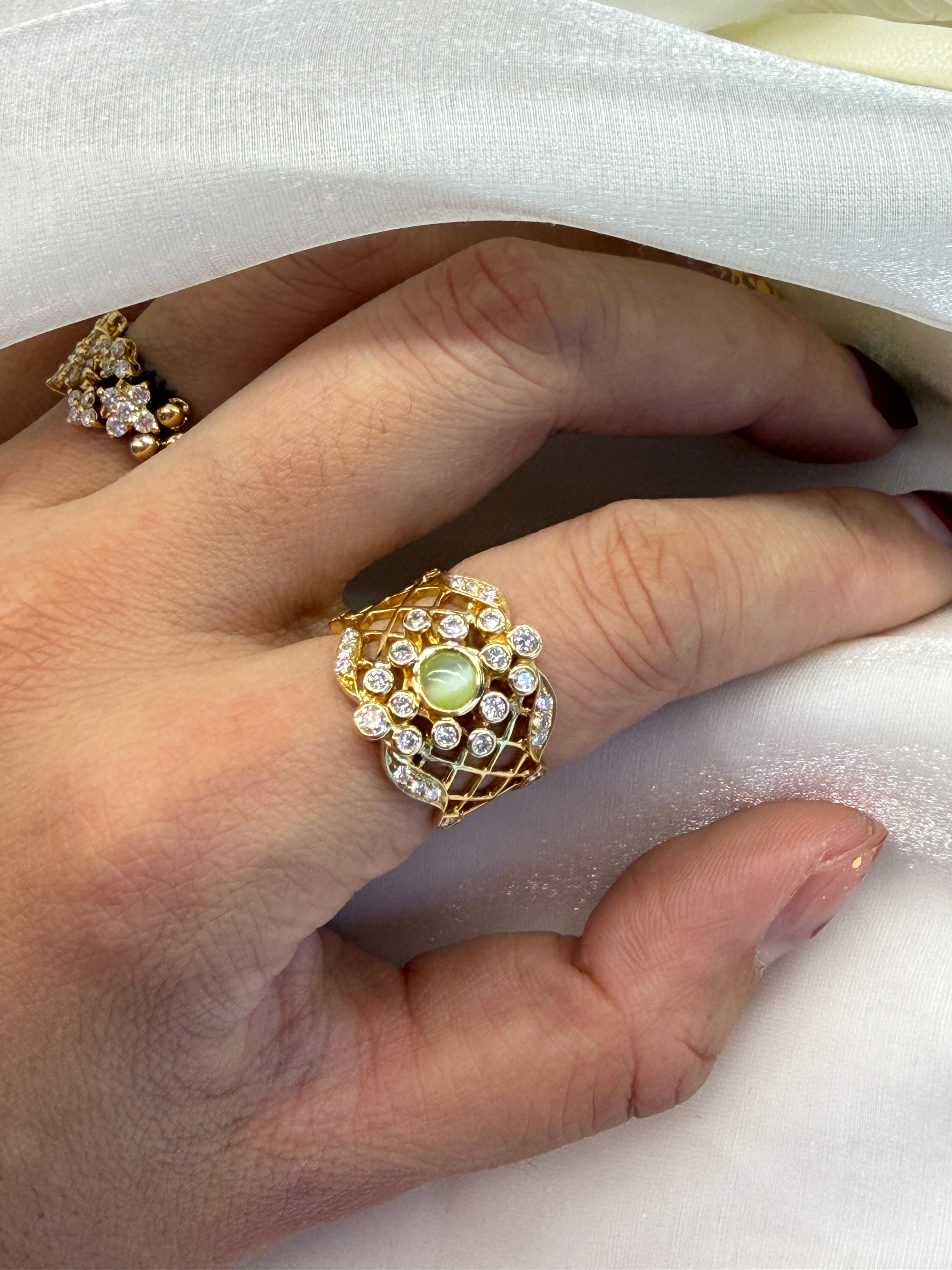 Chatoyant Ring in K18 Gold