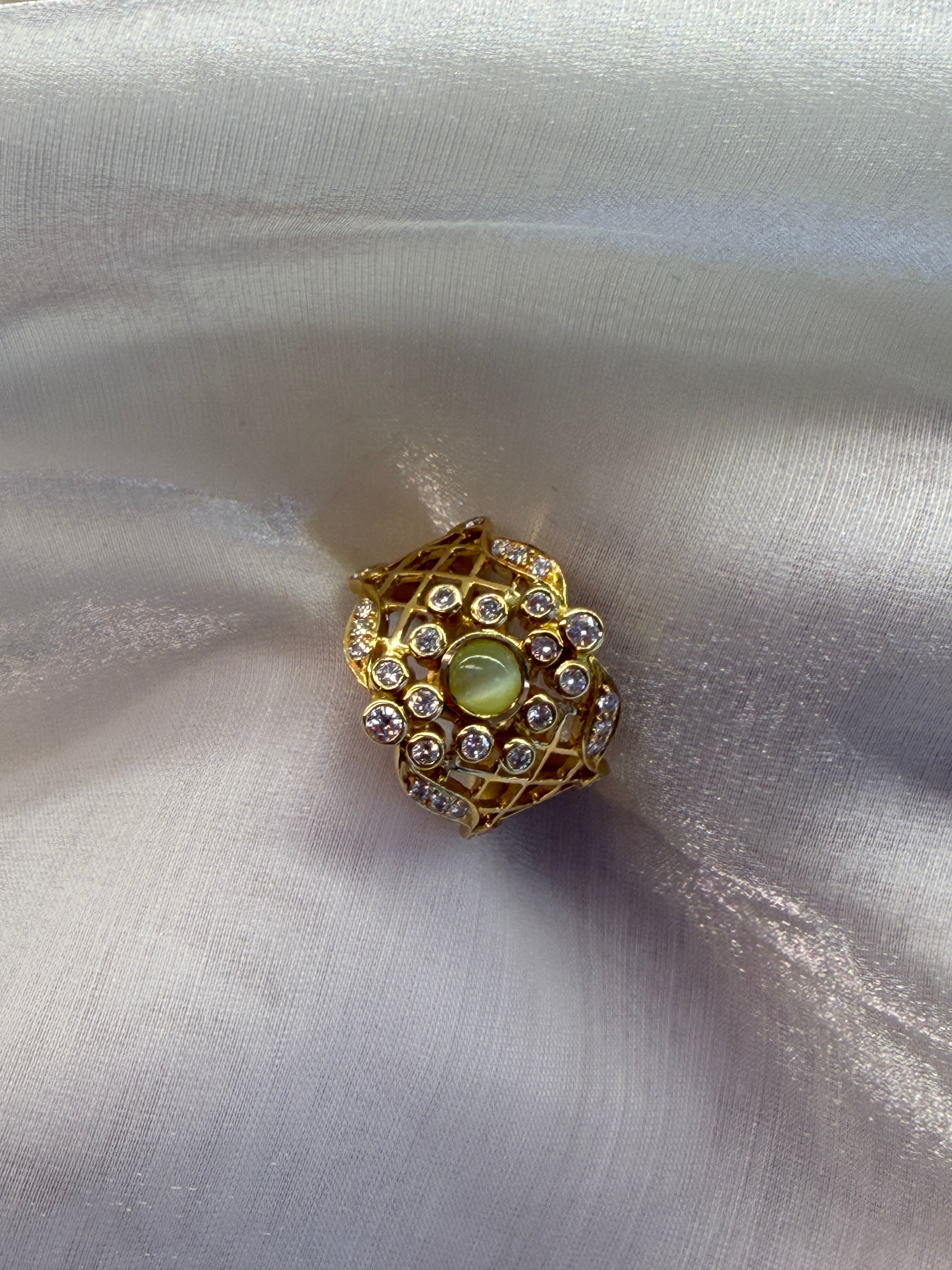 Chatoyant Ring in K18 Gold