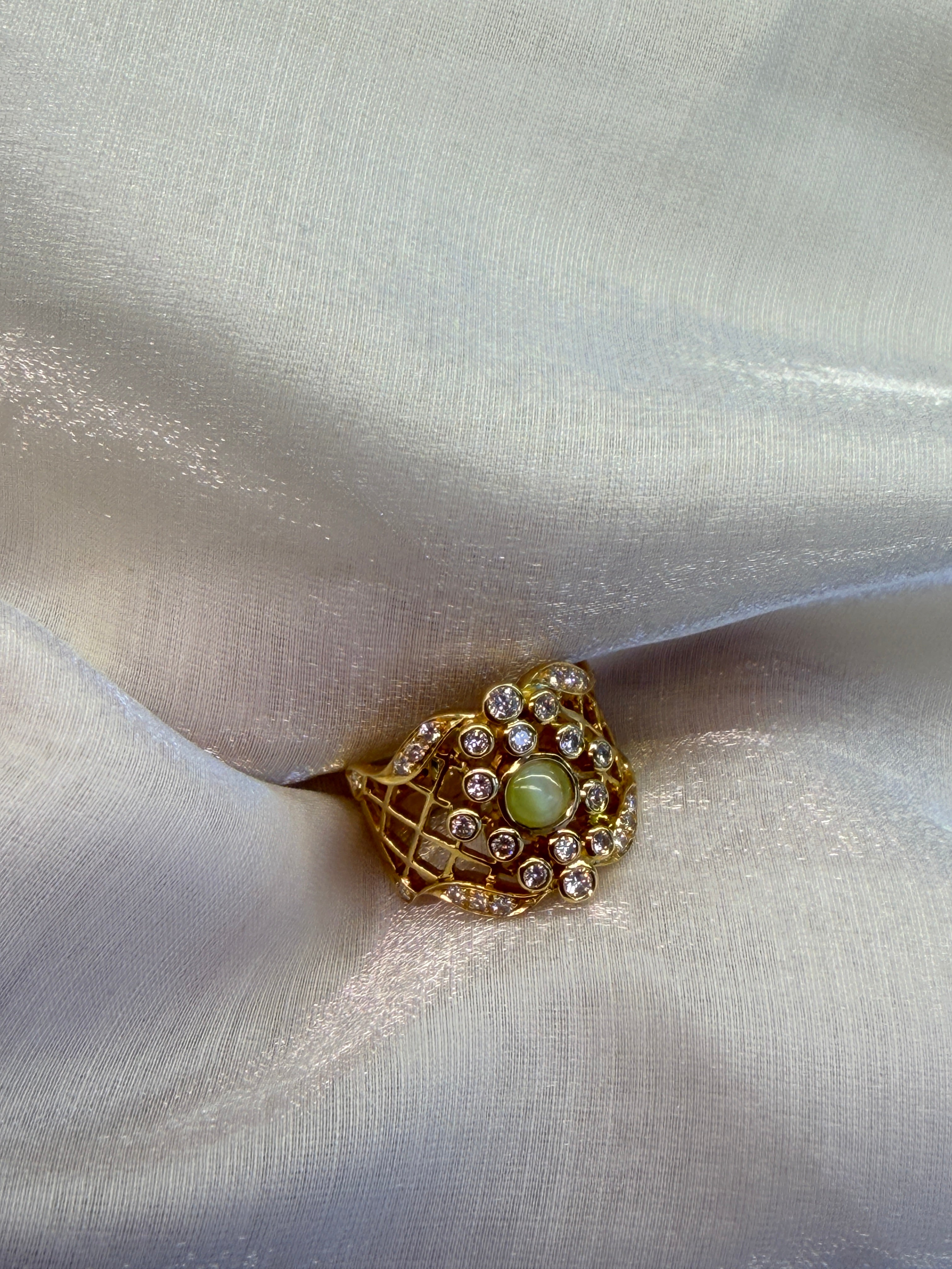 Chatoyant Ring in K18 Gold