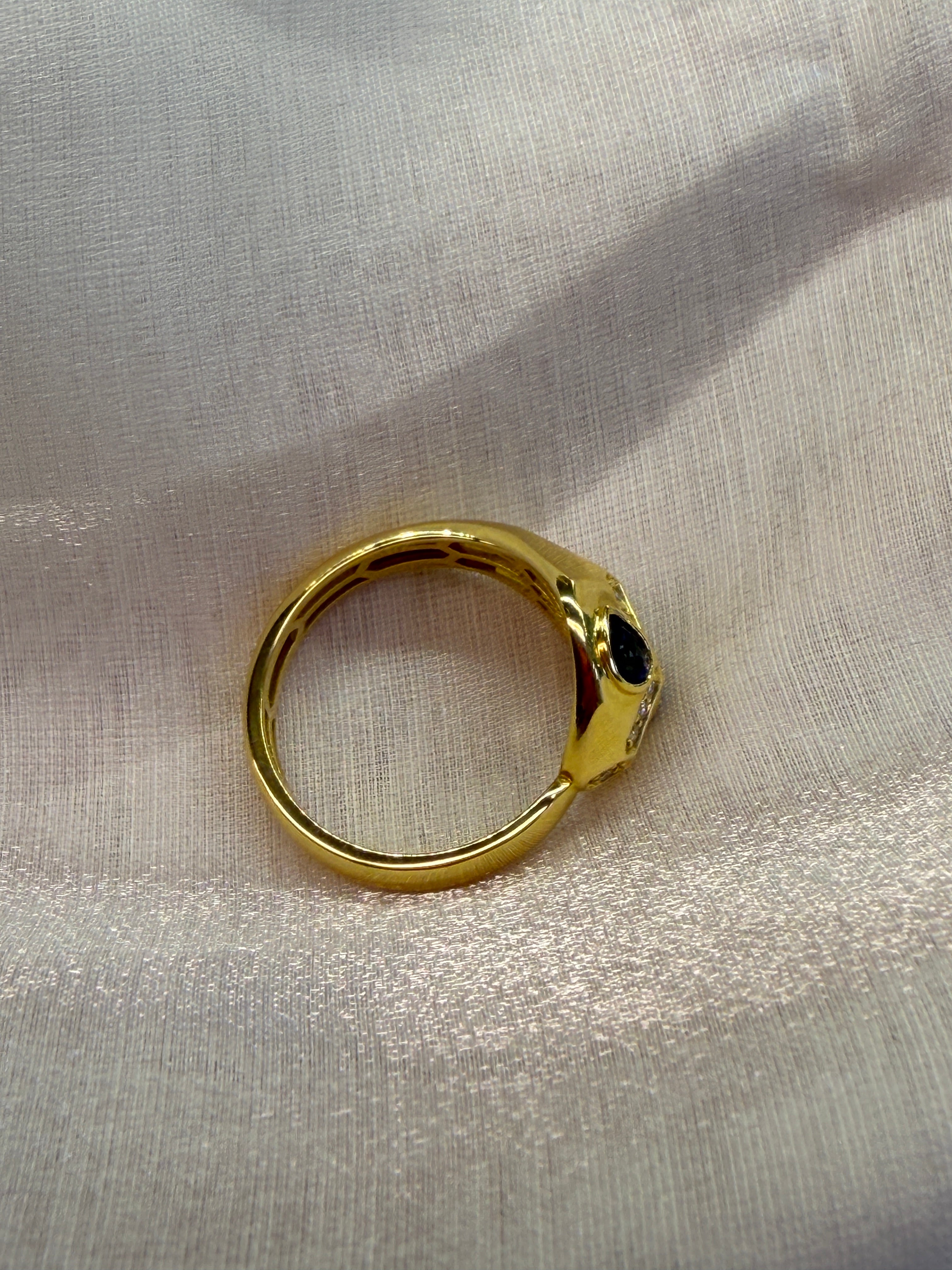 0.29CT Sapphire Ring in K18 Gold