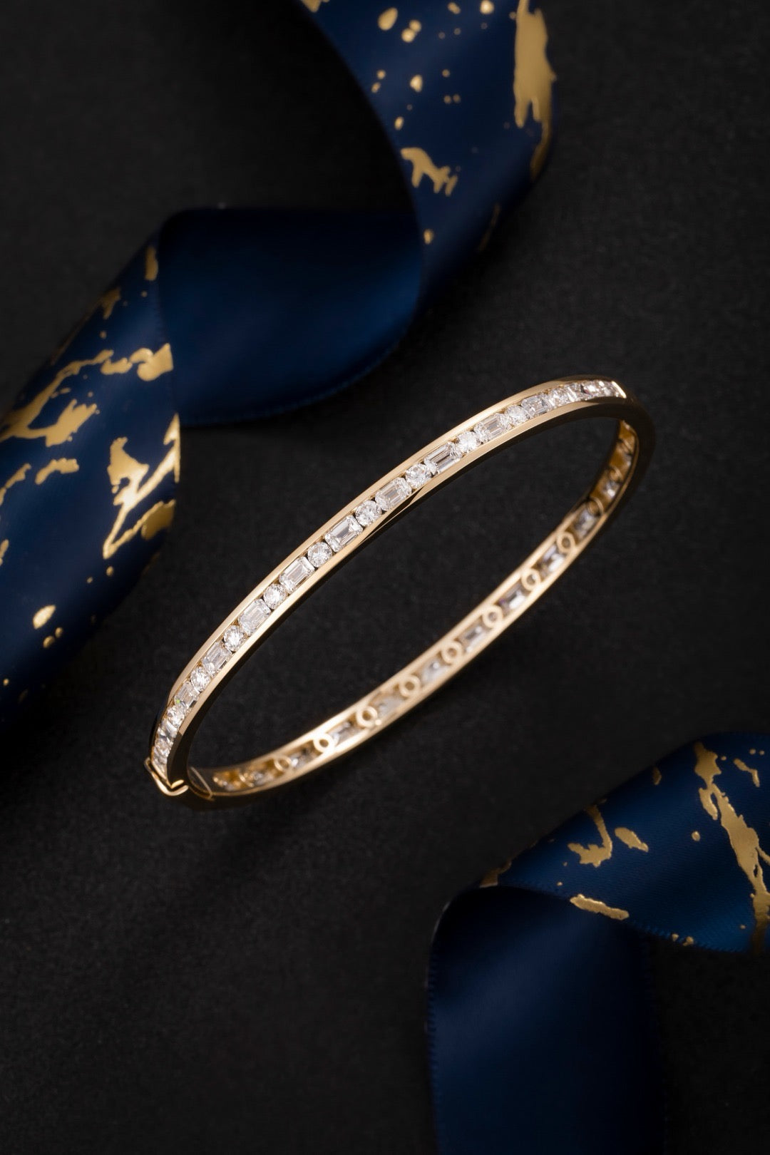 Diamond Channel Bangle – Mixed Round & Baguette Cut