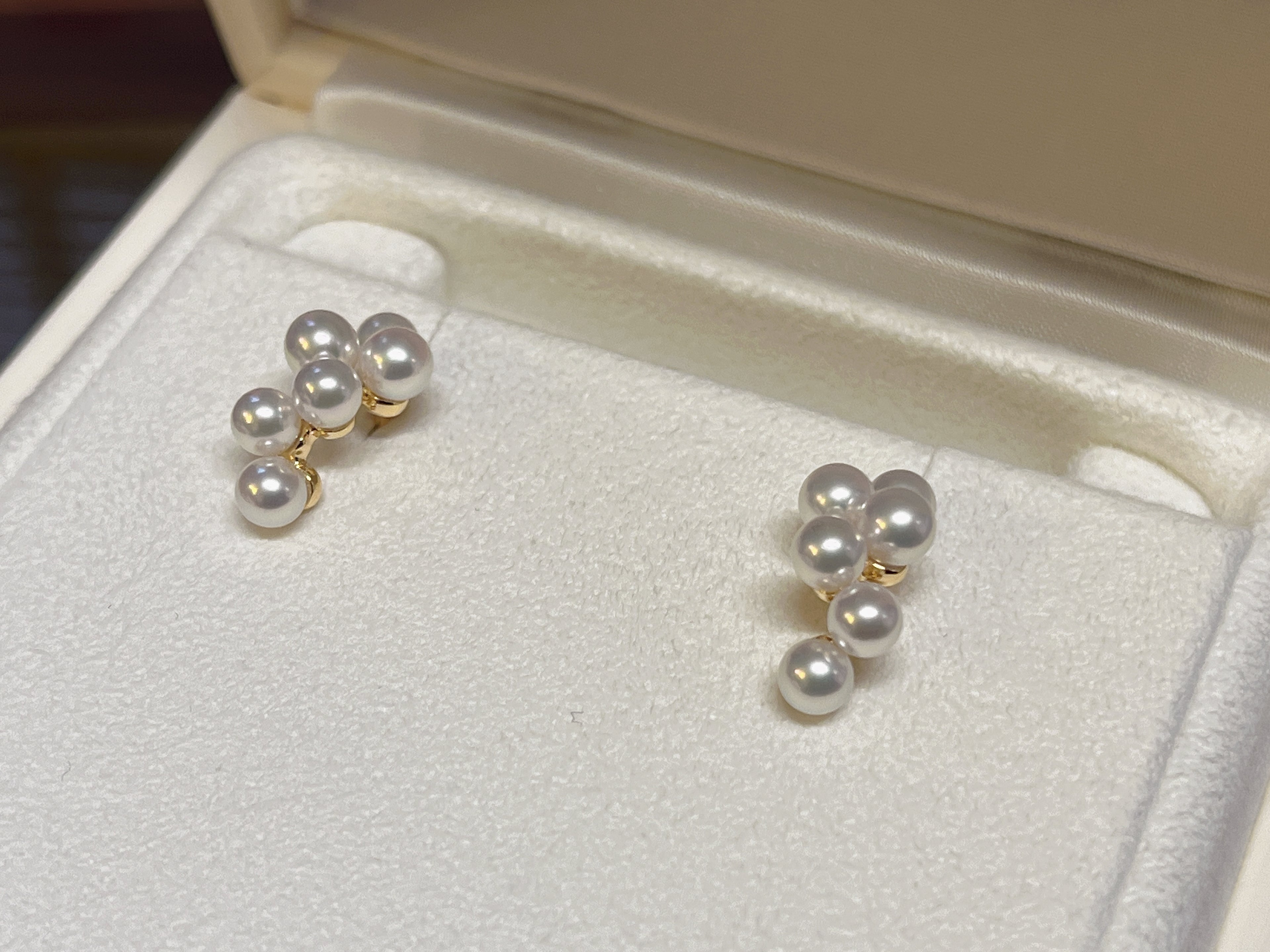 Mikimoto Akoya Cultured Pearl Earrings 18k Gold Stud