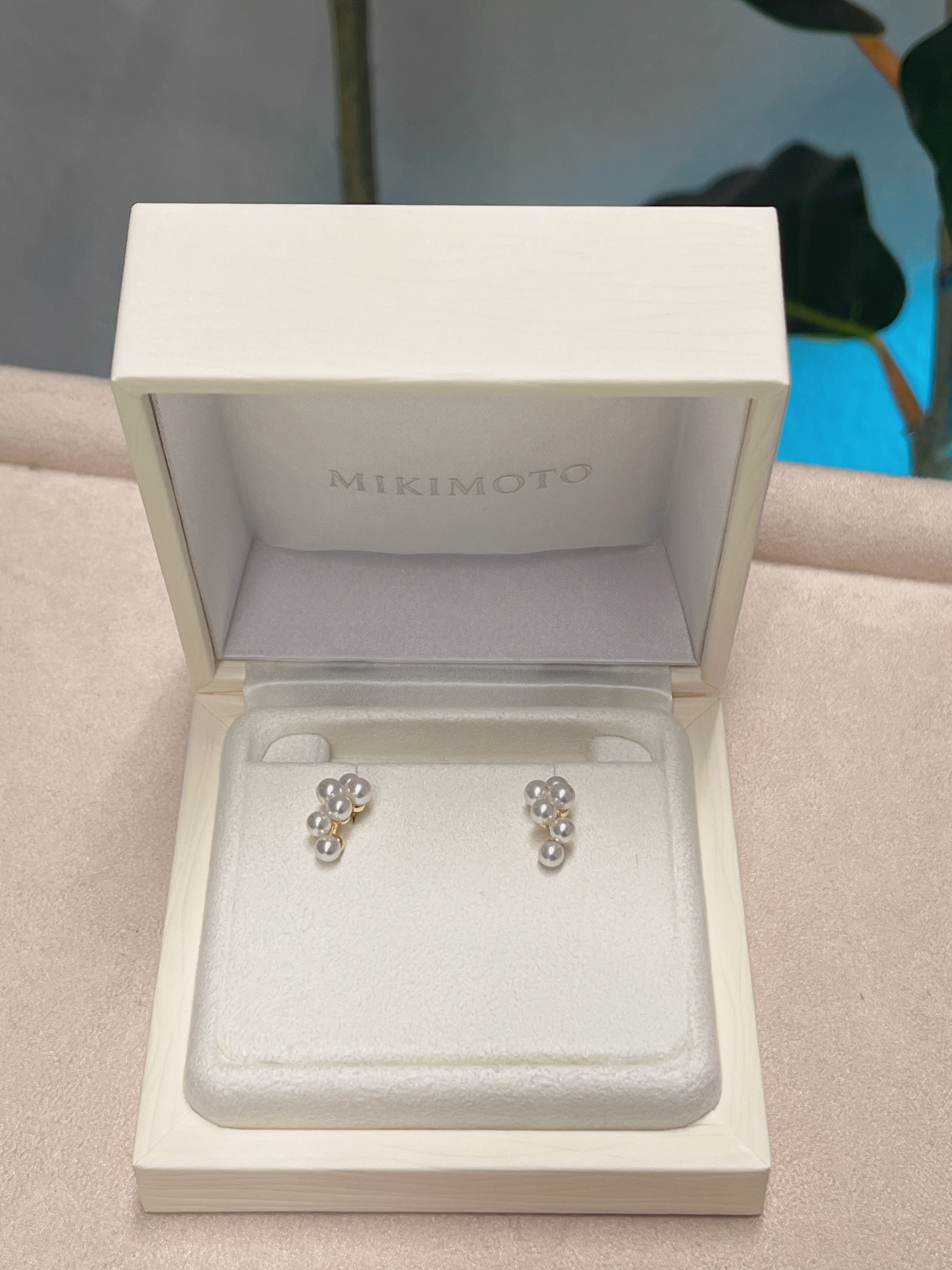 Mikimoto Akoya Cultured Pearl Earrings 18k Gold Stud
