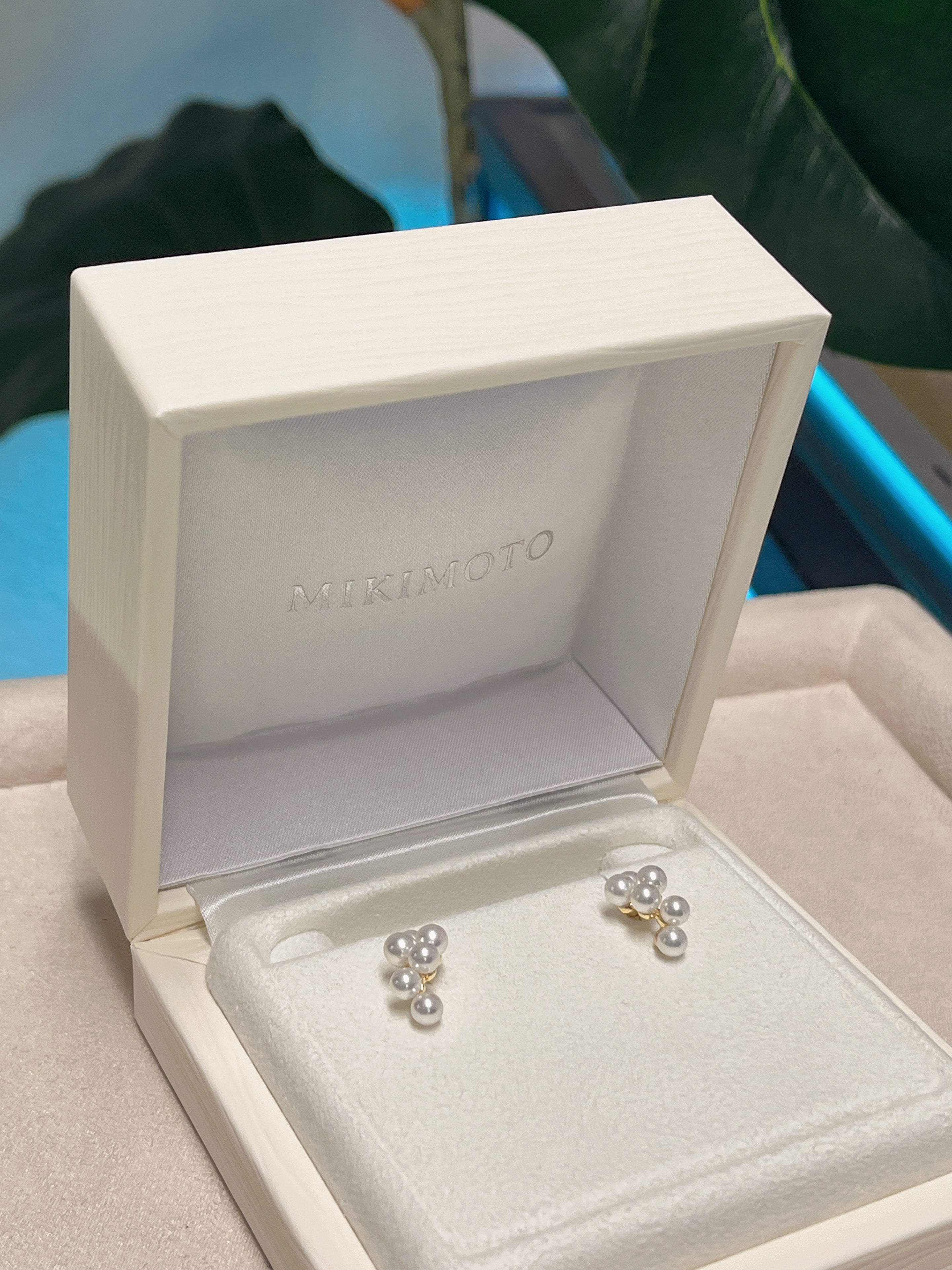 Mikimoto Akoya Cultured Pearl Earrings 18k Gold Stud