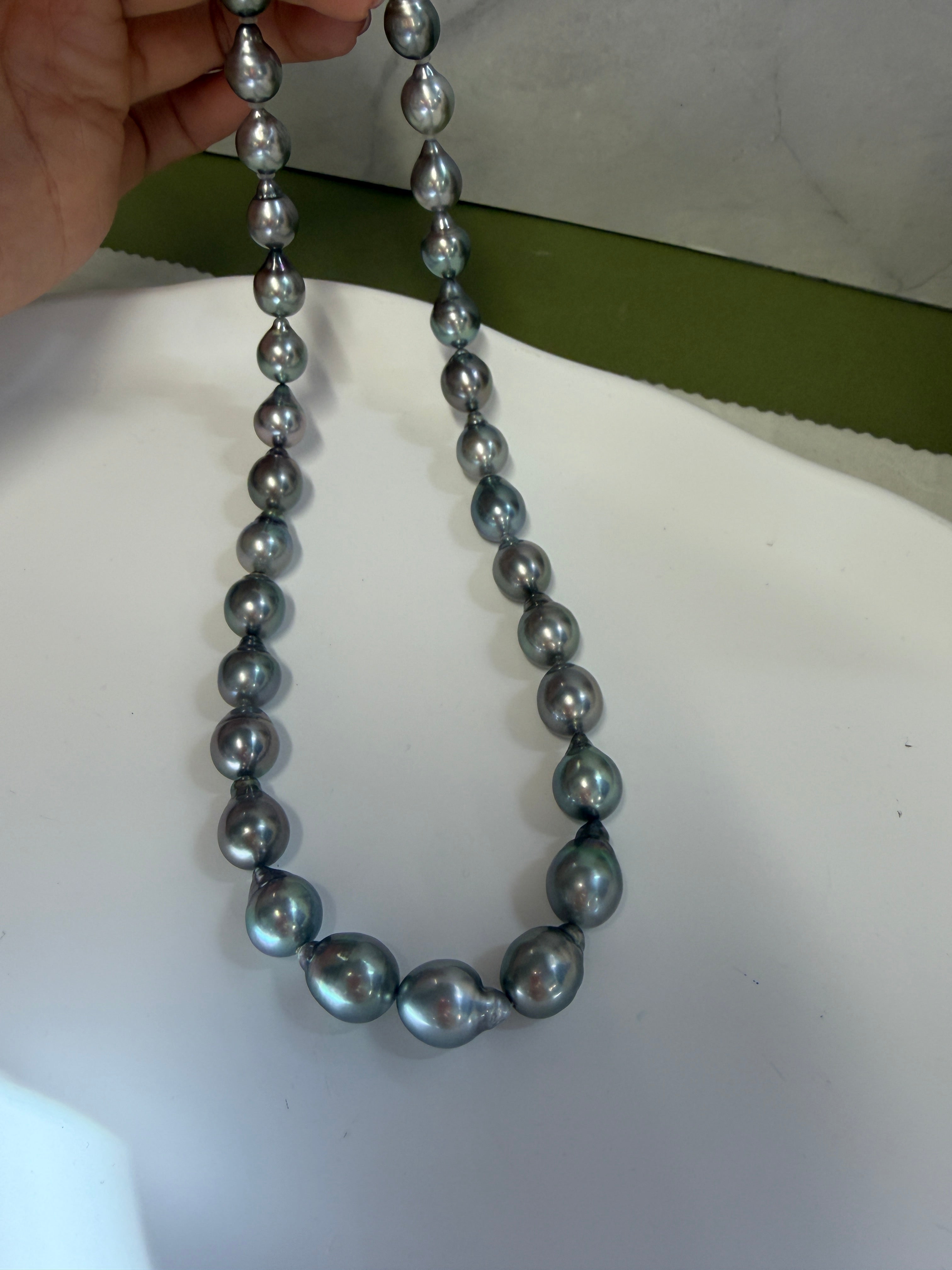 Platinum Gray Baroque Tahitian Pearl Necklace | 9.0–10.6mm | 43cm / 17”