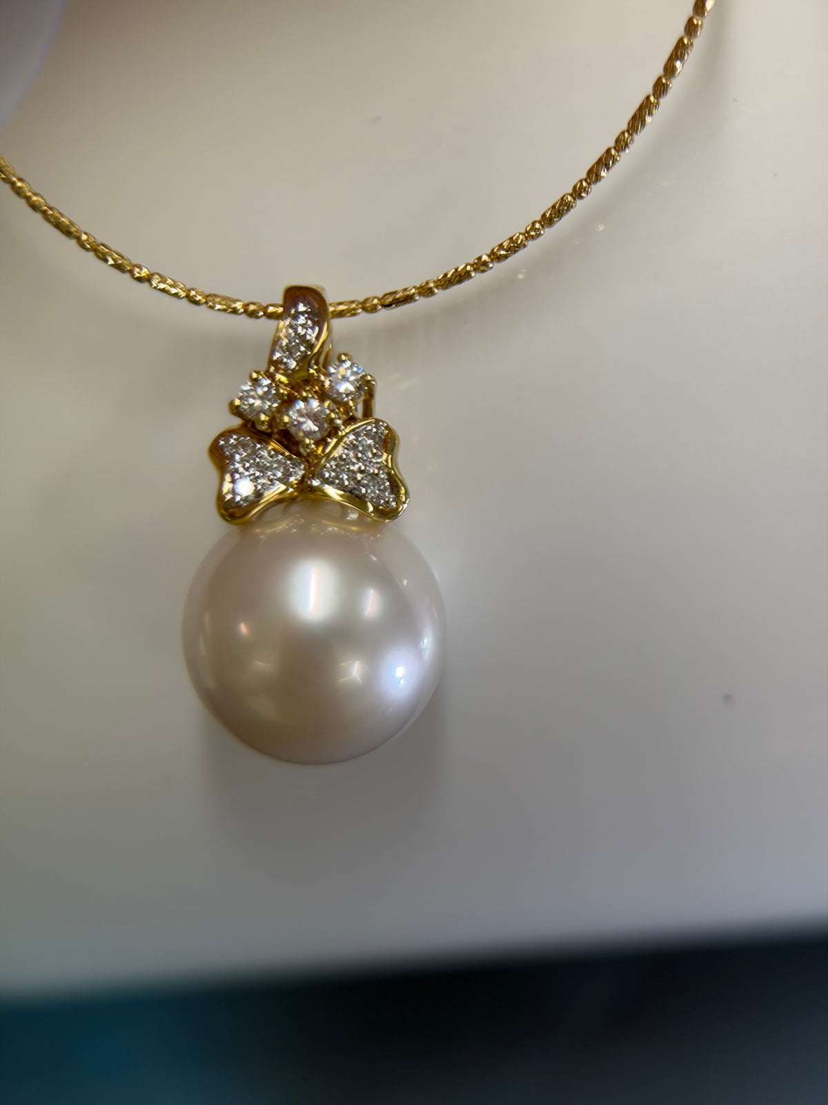 K18 Diamond Bow Pearl Pendant