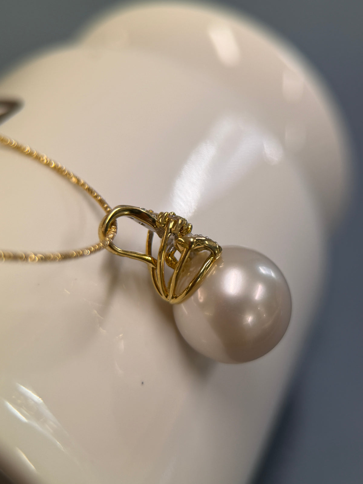 K18 Diamond Bow Pearl Pendant