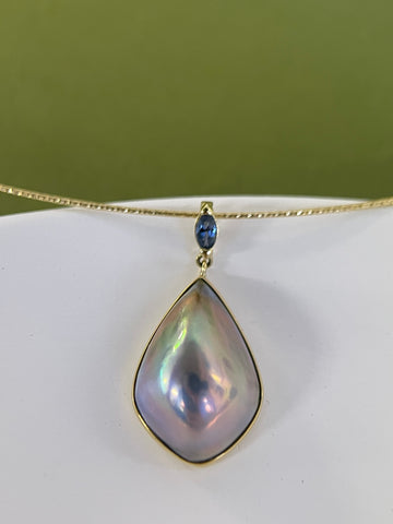 Pear-Shaped Mabe Pearl & Blue Sapphire Pendant in 18K Gold