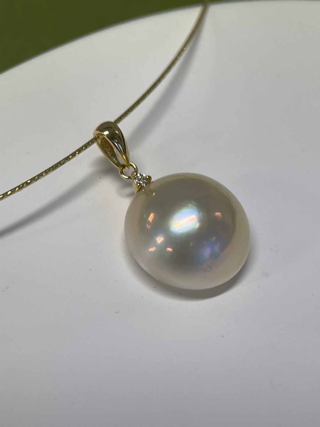15mm Mabe Pearl Pendant with 0.02ct Diamond Bail in 18K Gold