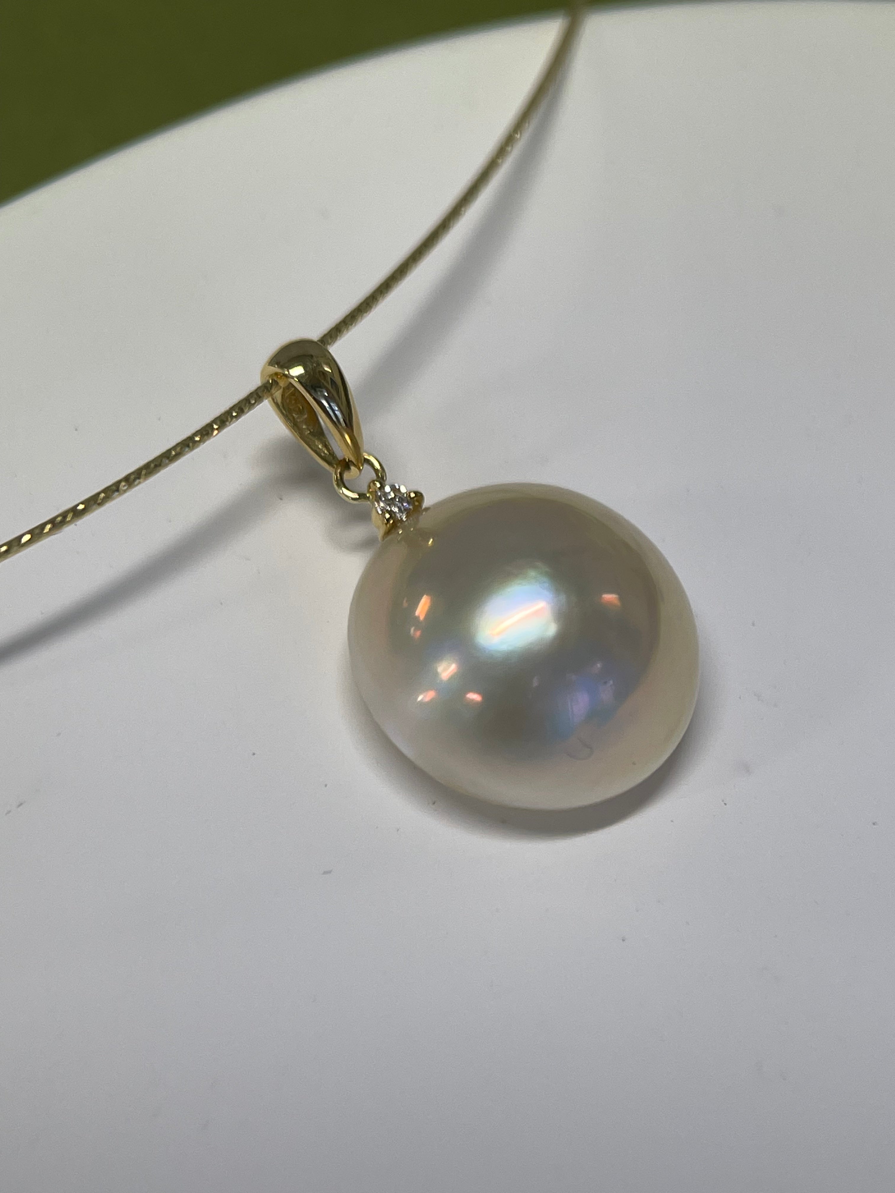 15mm Mabe Pearl Pendant with 0.02ct Diamond Bail in 18K Gold