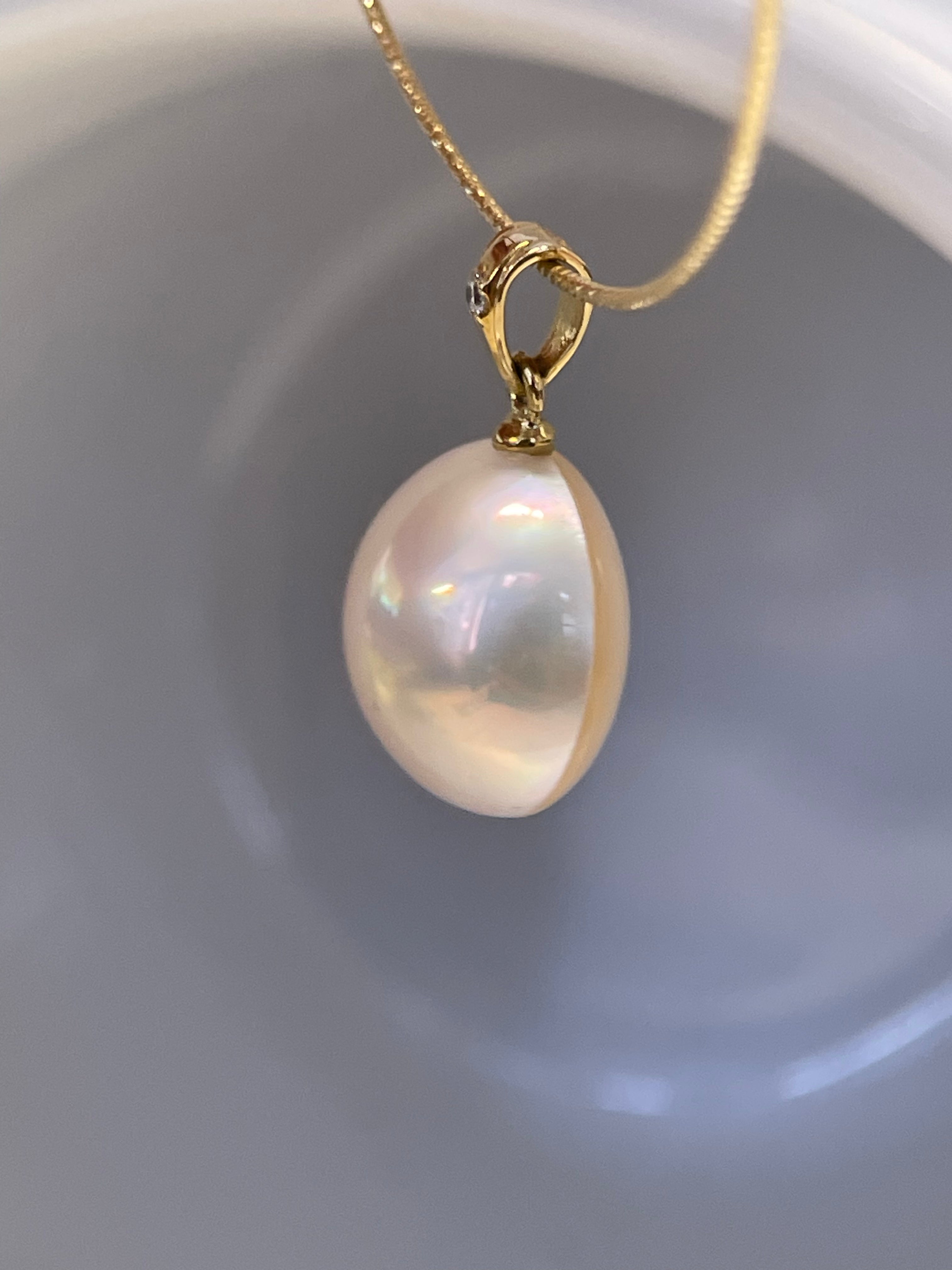 12mm Mabe Pearl & Diamond Pendant in 18K Gold