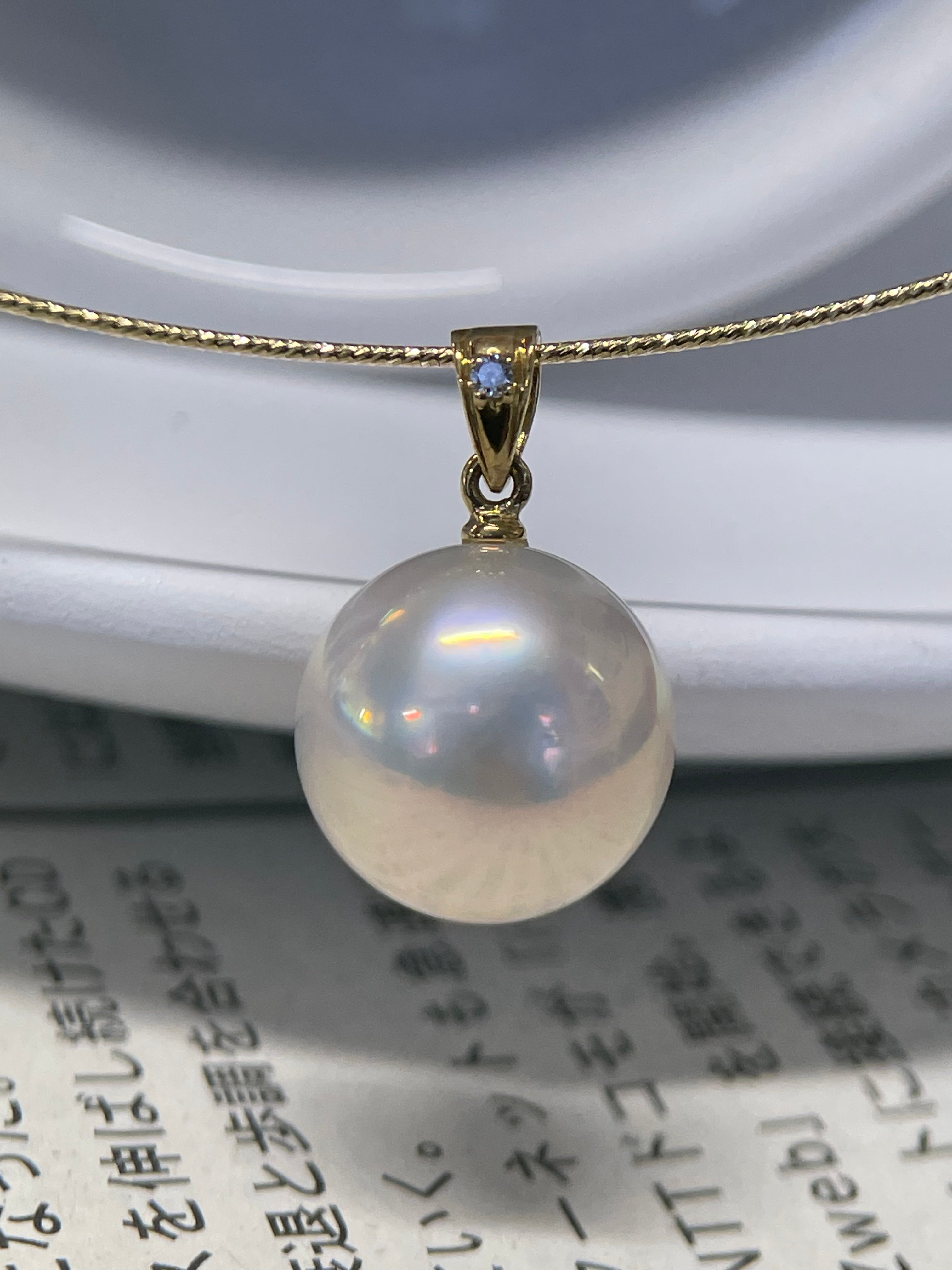 12mm Mabe Pearl & Diamond Pendant in 18K Gold
