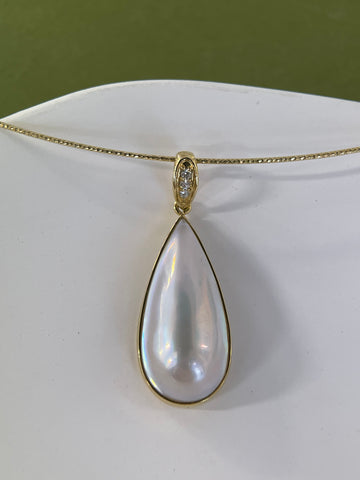 22mm Pear-Shaped Mabe Pearl & Diamond Pendant in 18K Gold