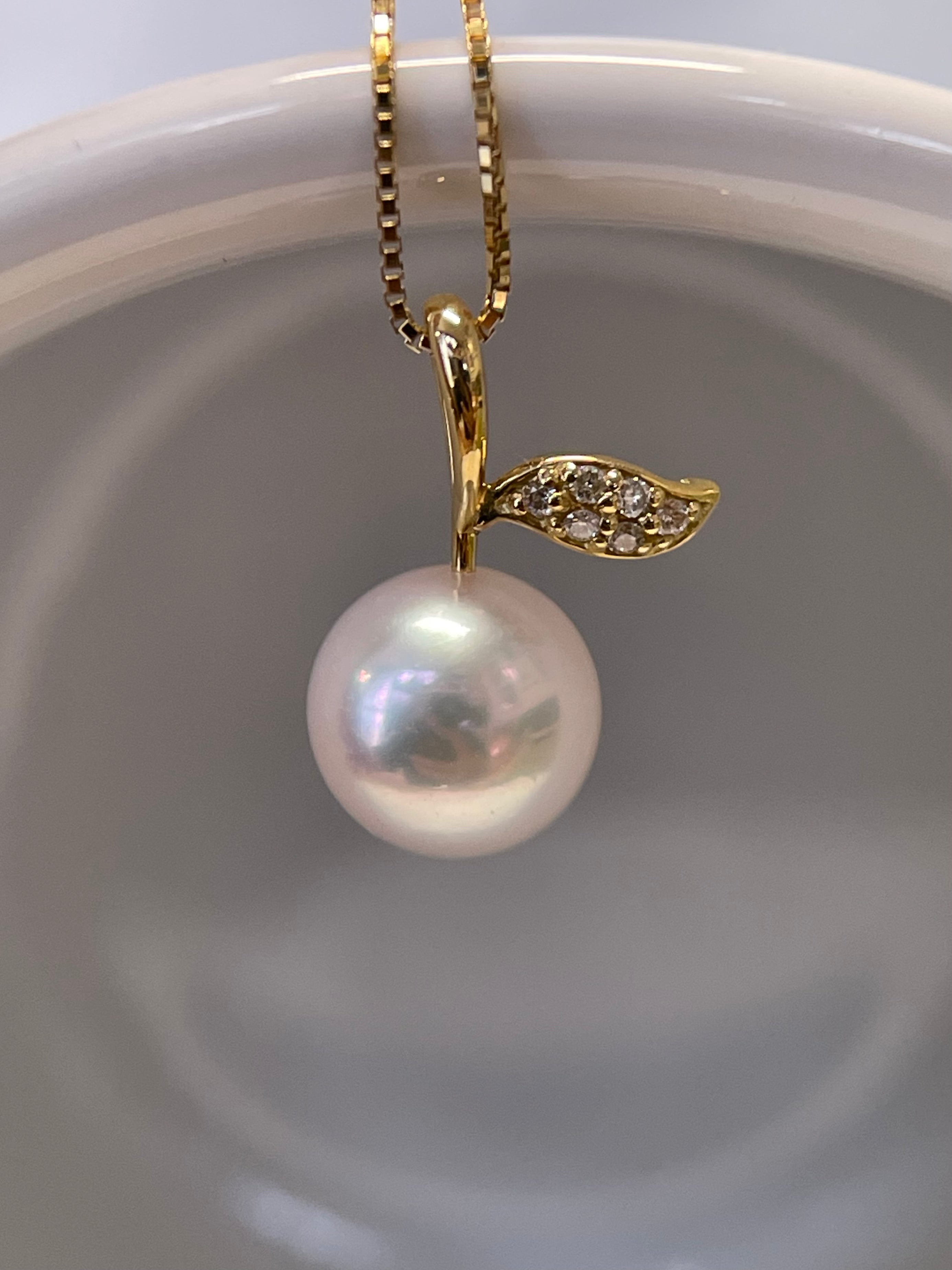 ⭐️K18 Akoya Pearl Apple Pendant Necklace with Natural Diamond Leaf