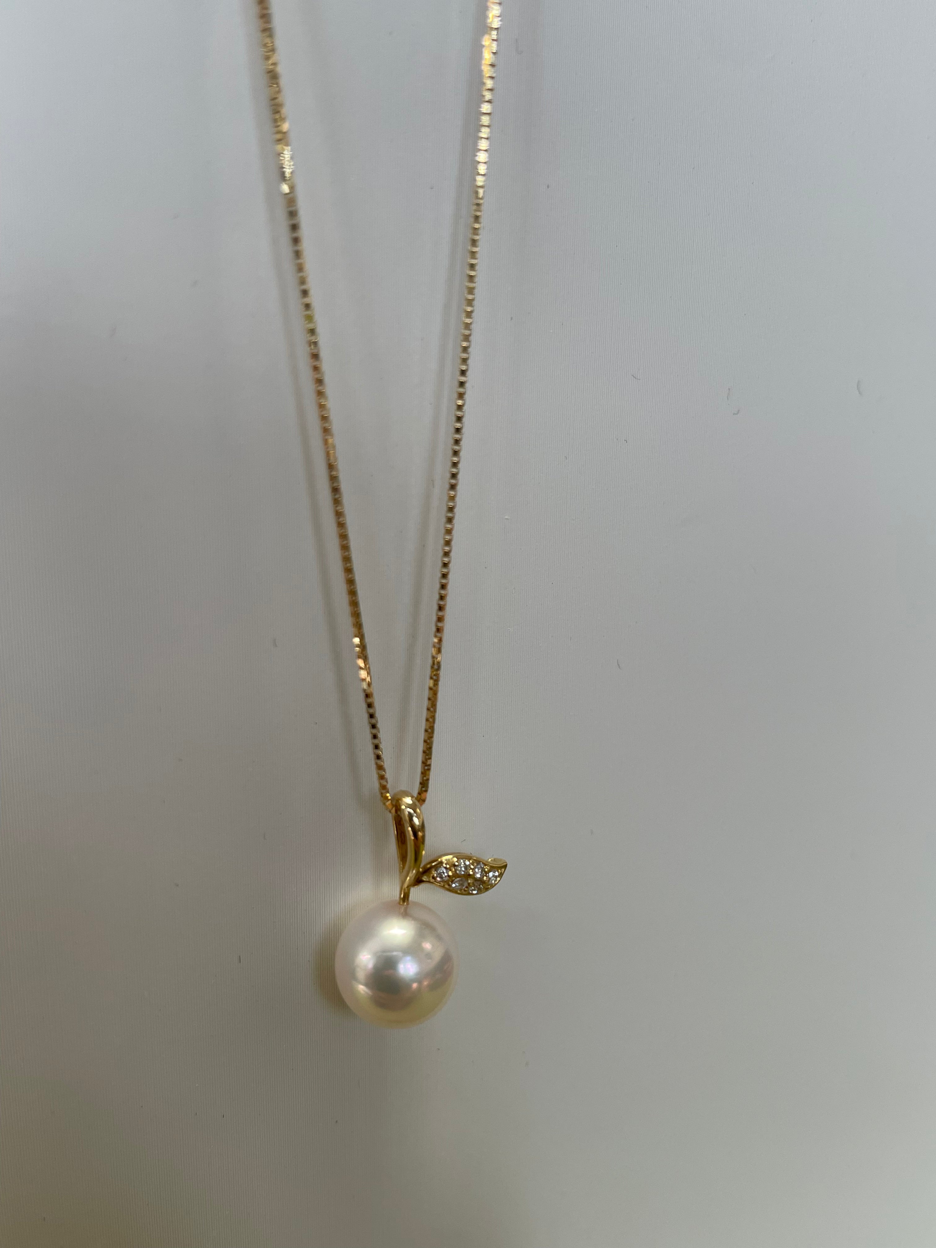 ⭐️K18 Akoya Pearl Apple Pendant Necklace with Natural Diamond Leaf
