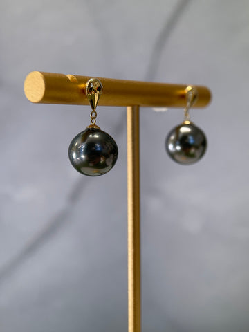 10–11mm Tahitian Black Pearl Earrings in 18K Gold