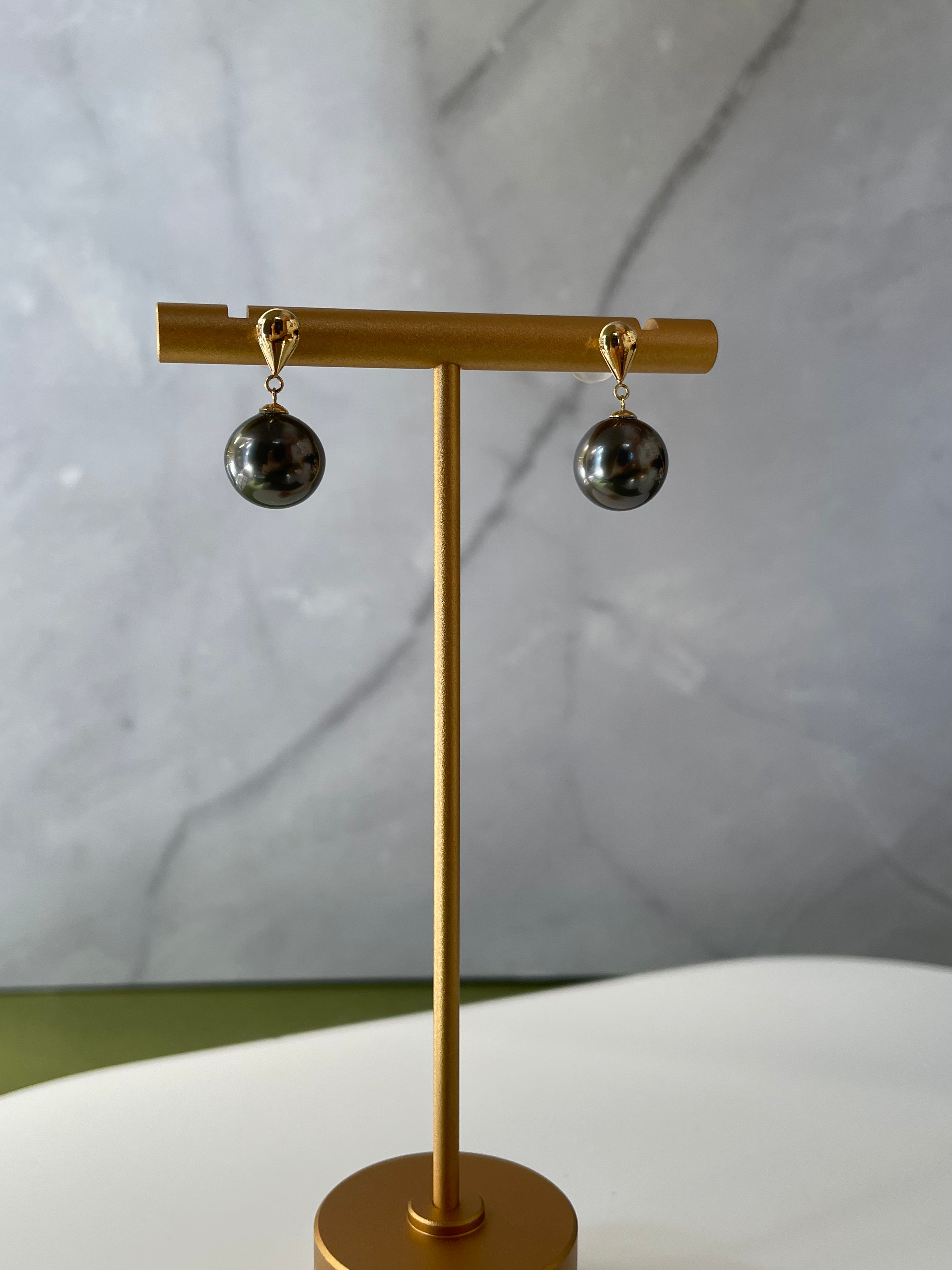 10–11mm Tahitian Black Pearl Earrings in 18K Gold