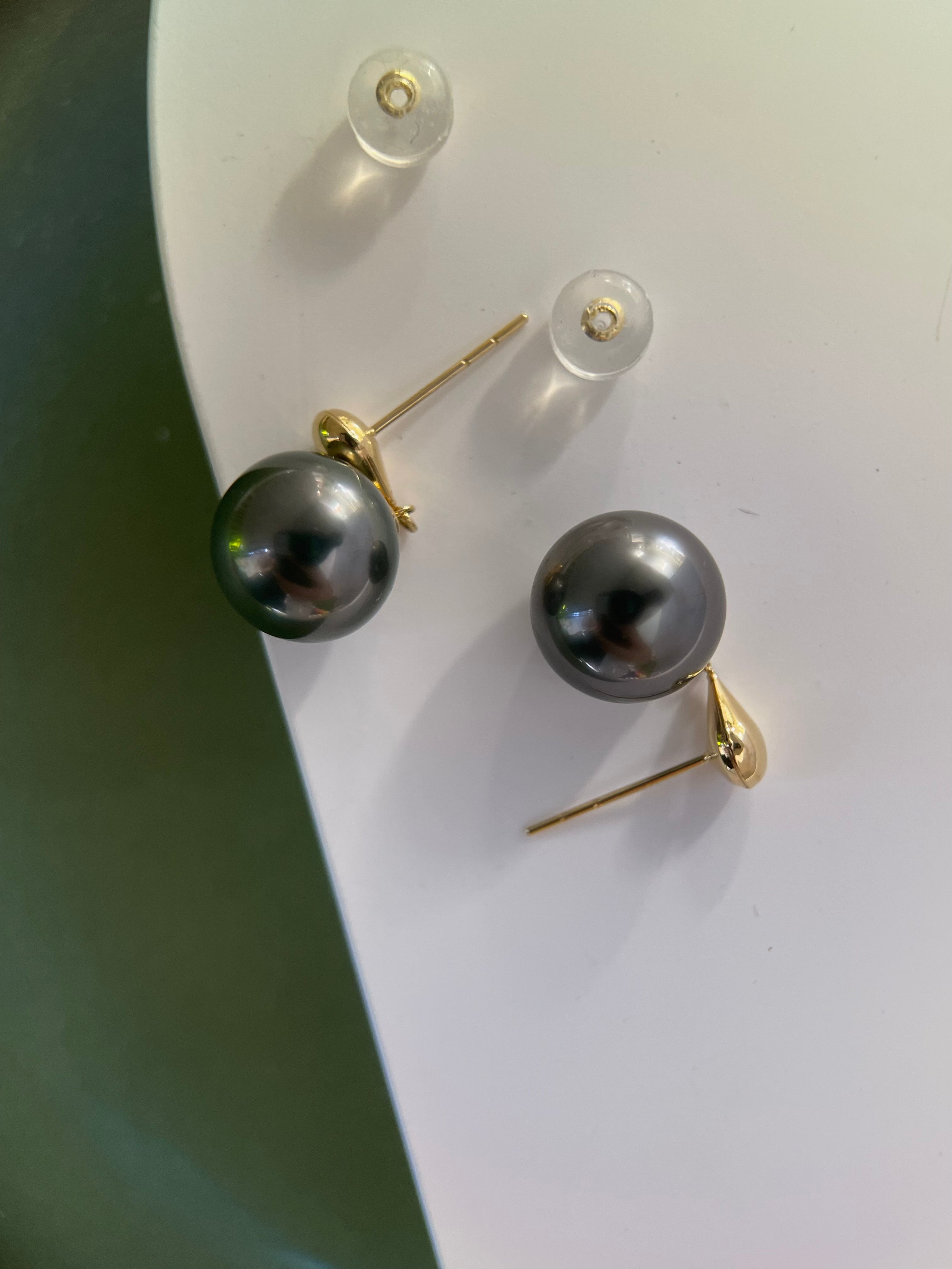 10–11mm Tahitian Black Pearl Earrings in 18K Gold