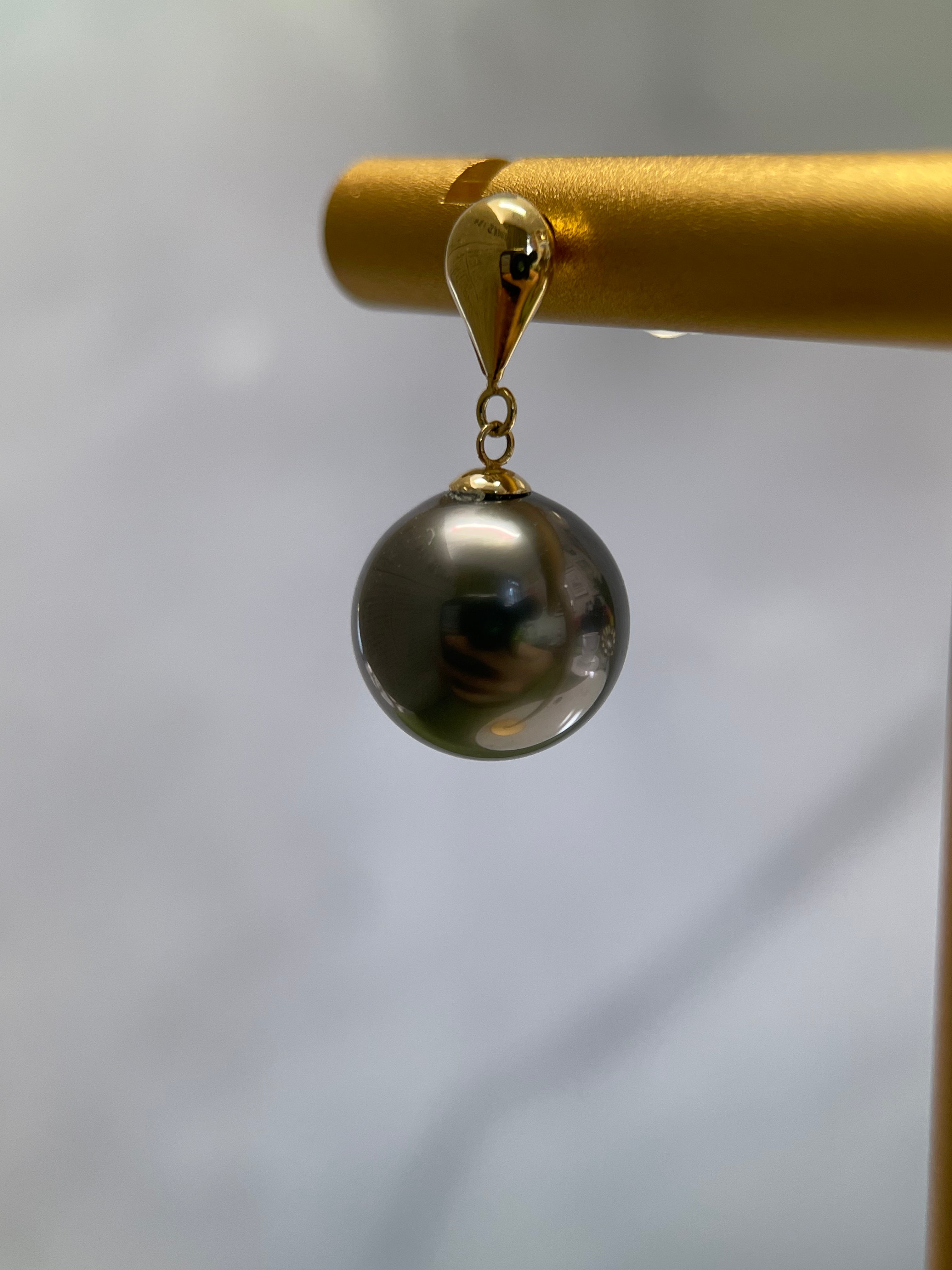 10–11mm Tahitian Black Pearl Earrings in 18K Gold