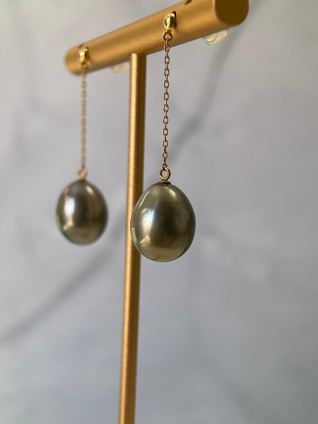 10–11mm Tahitian Pearl Dangle Earrings in K18 Gold