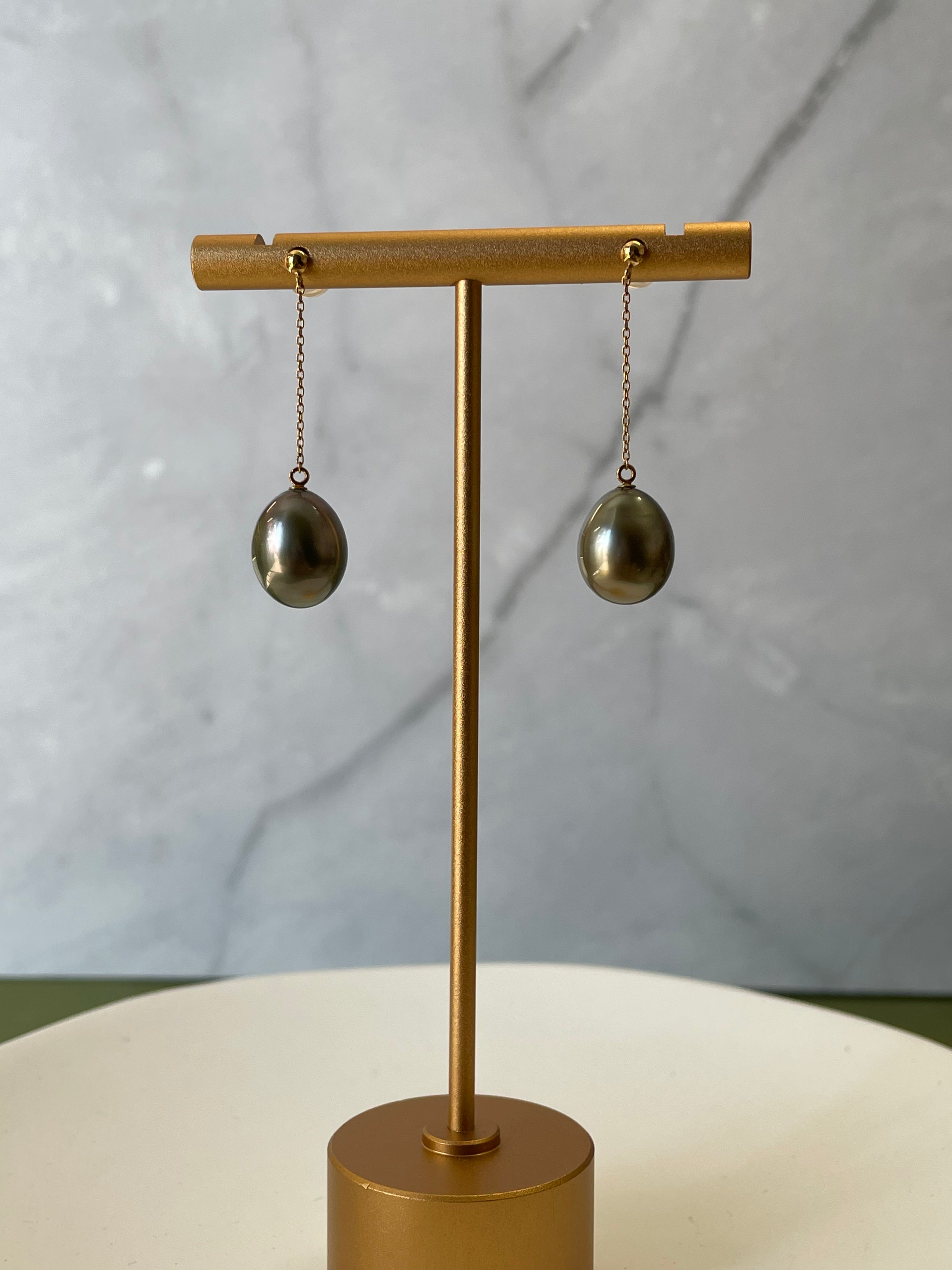 10–11mm Tahitian Pearl Dangle Earrings in K18 Gold