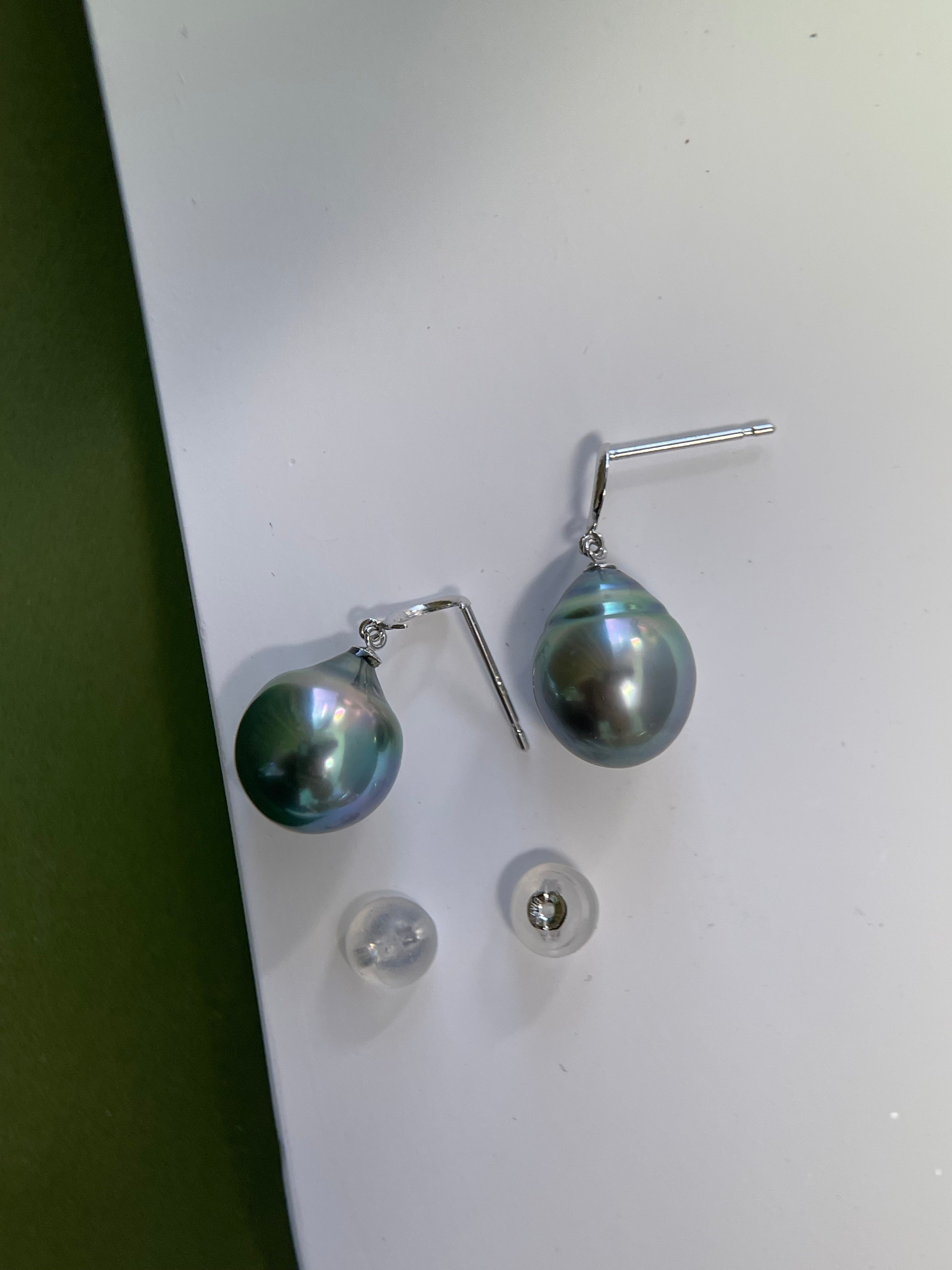 Black Tahitian Pearl Drop Earrings – 14K Gold