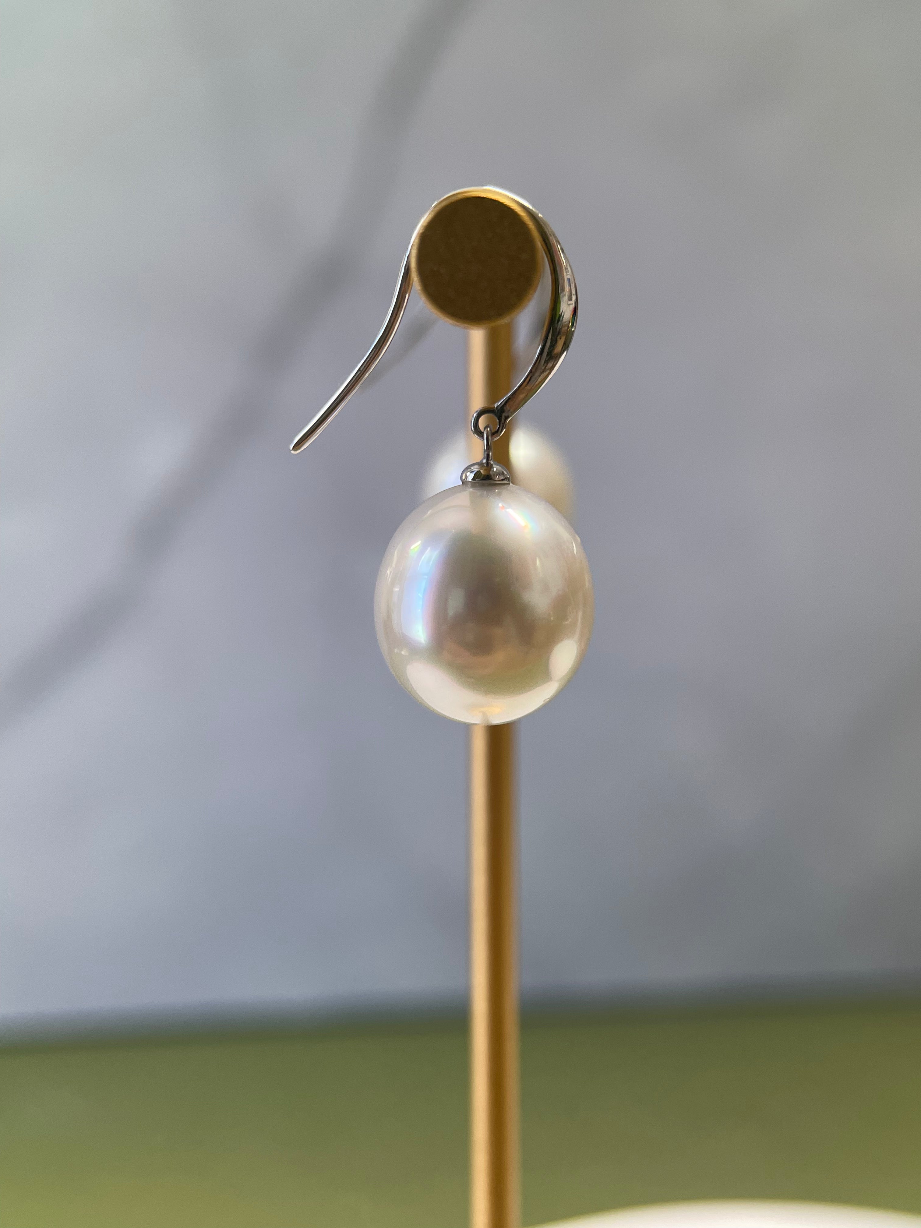 11mm White South Sea Pearl Hook Earrings in K18 White Gold