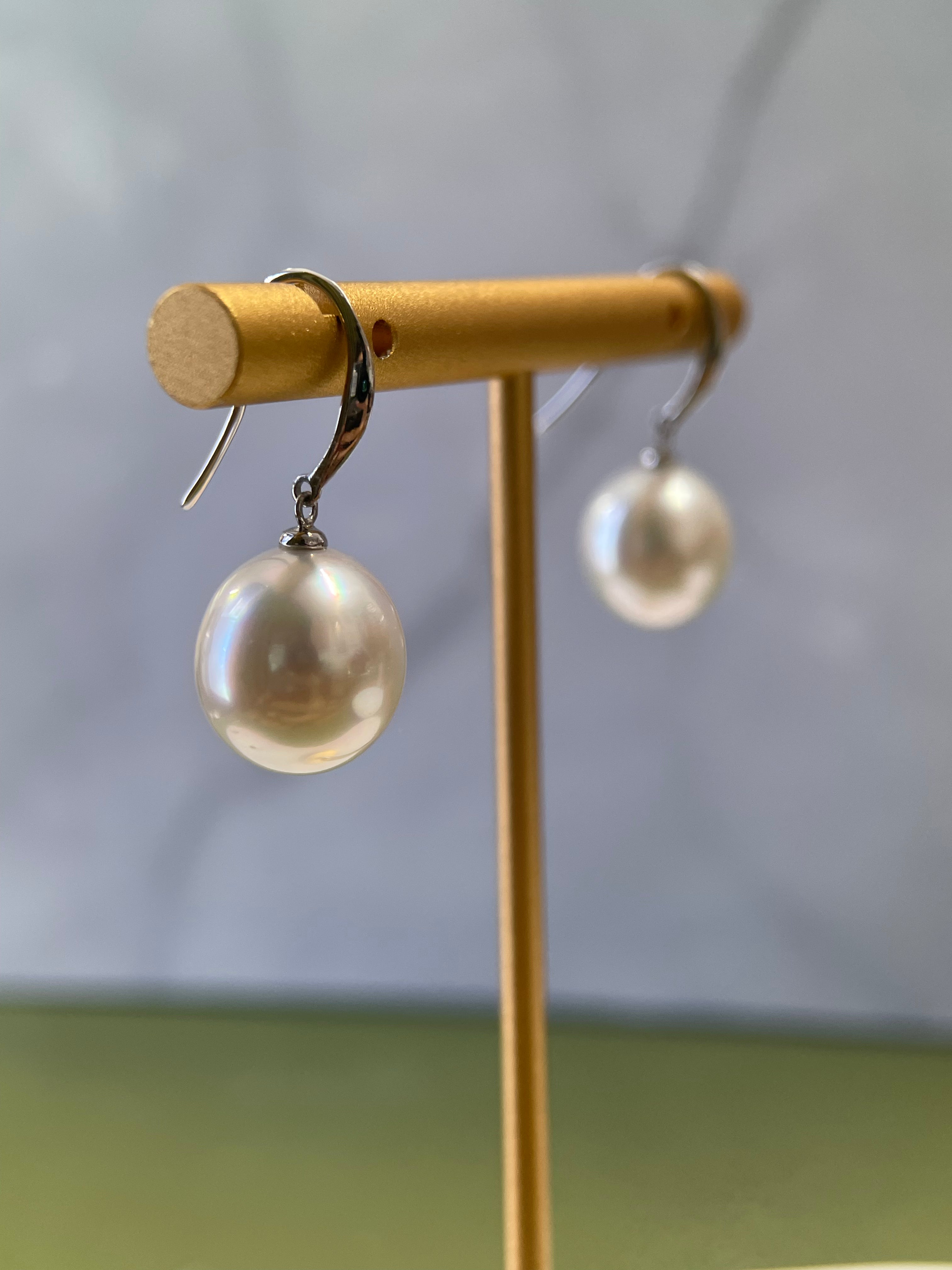 11mm White South Sea Pearl Hook Earrings in K18 White Gold