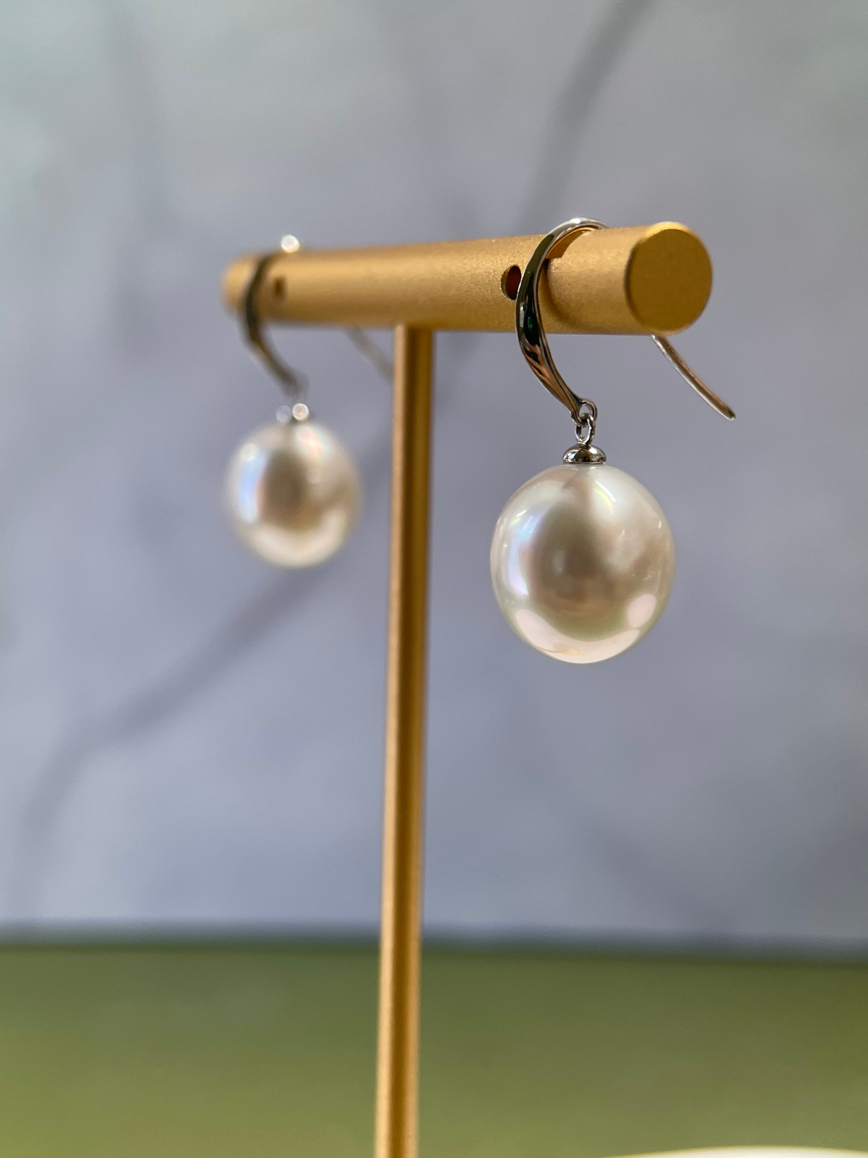 11mm White South Sea Pearl Hook Earrings in K18 White Gold