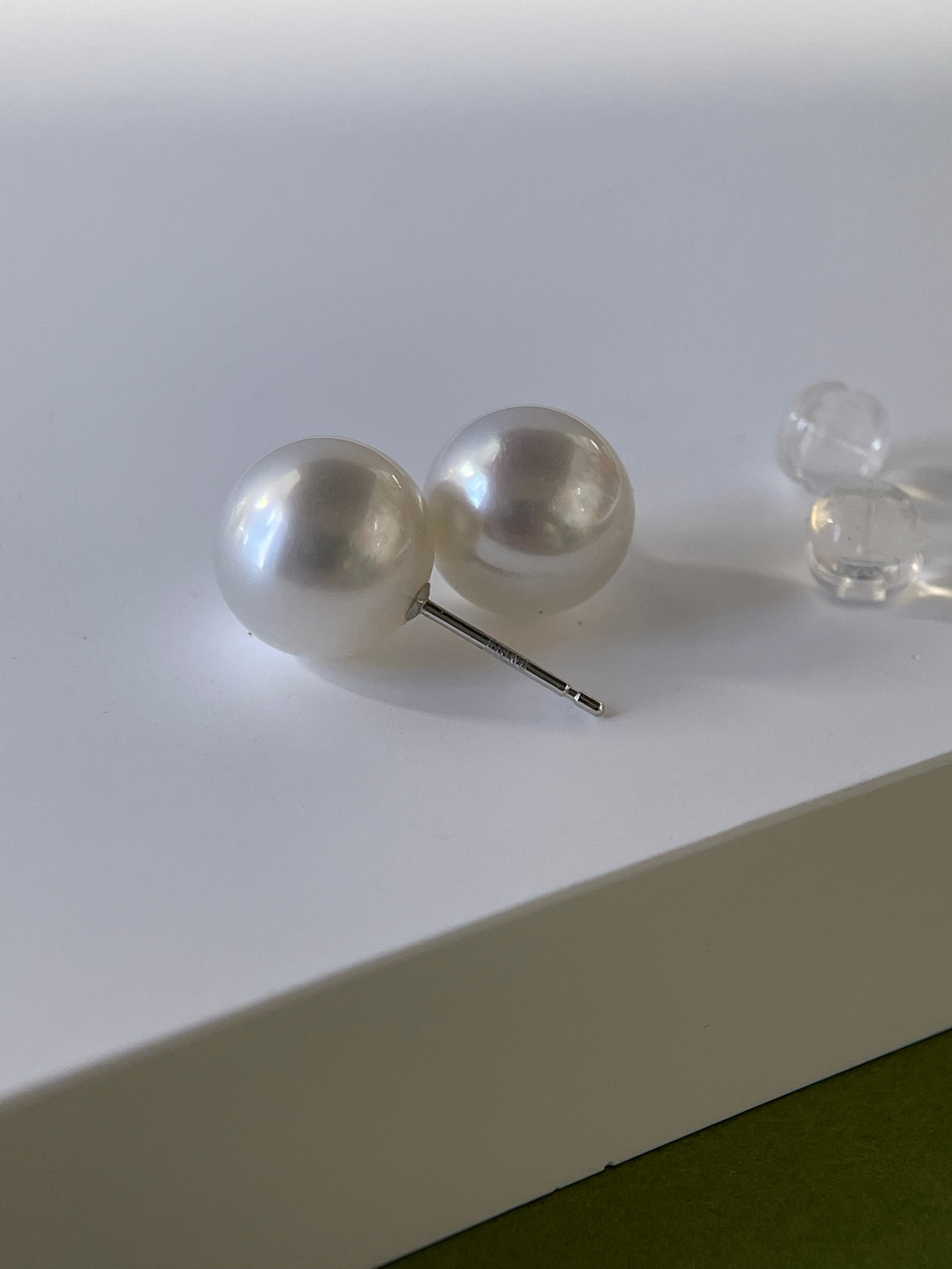 White South Sea Pearl Stud Earrings – 18K White Gold