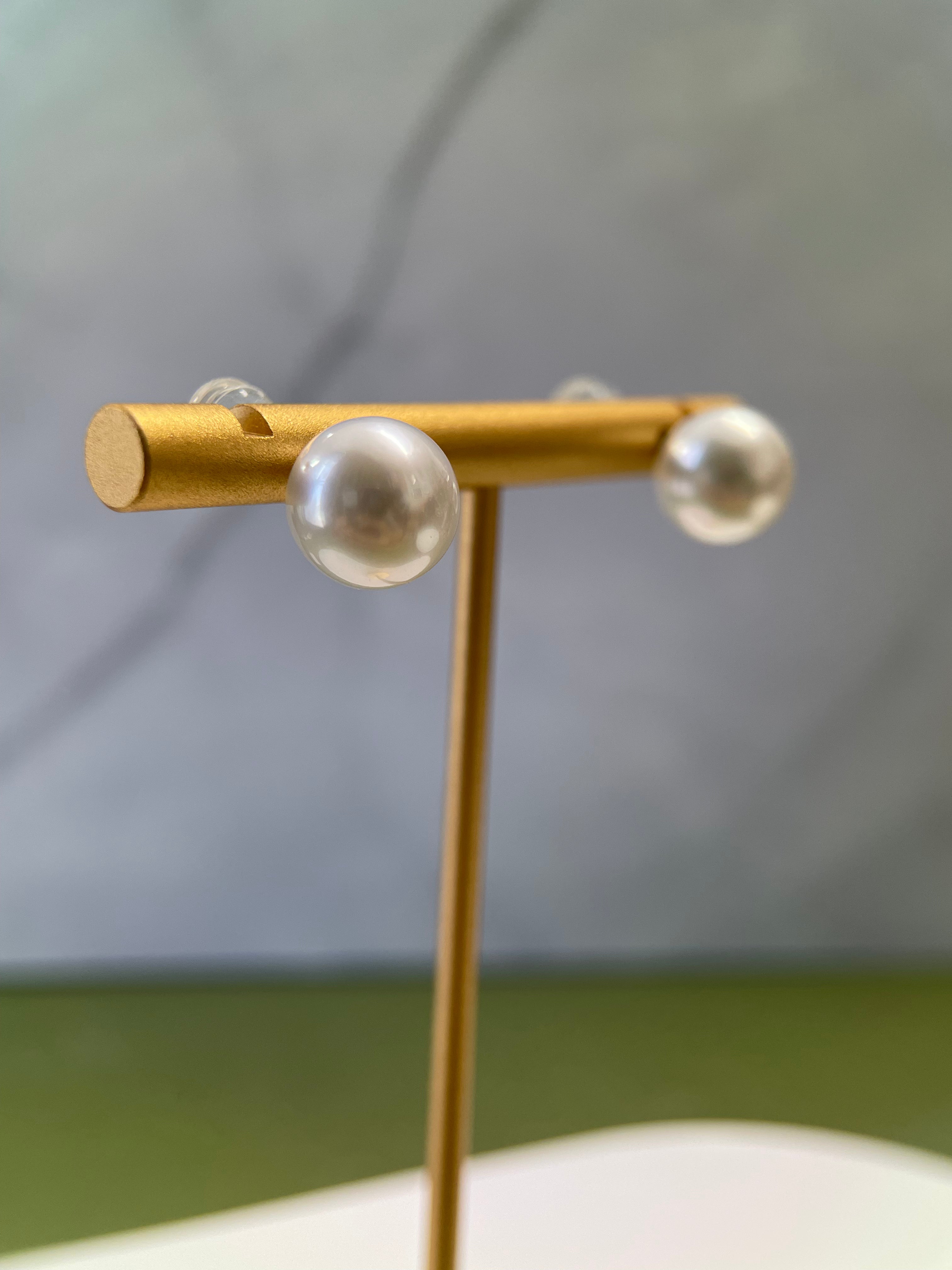 White South Sea Pearl Stud Earrings – 18K White Gold