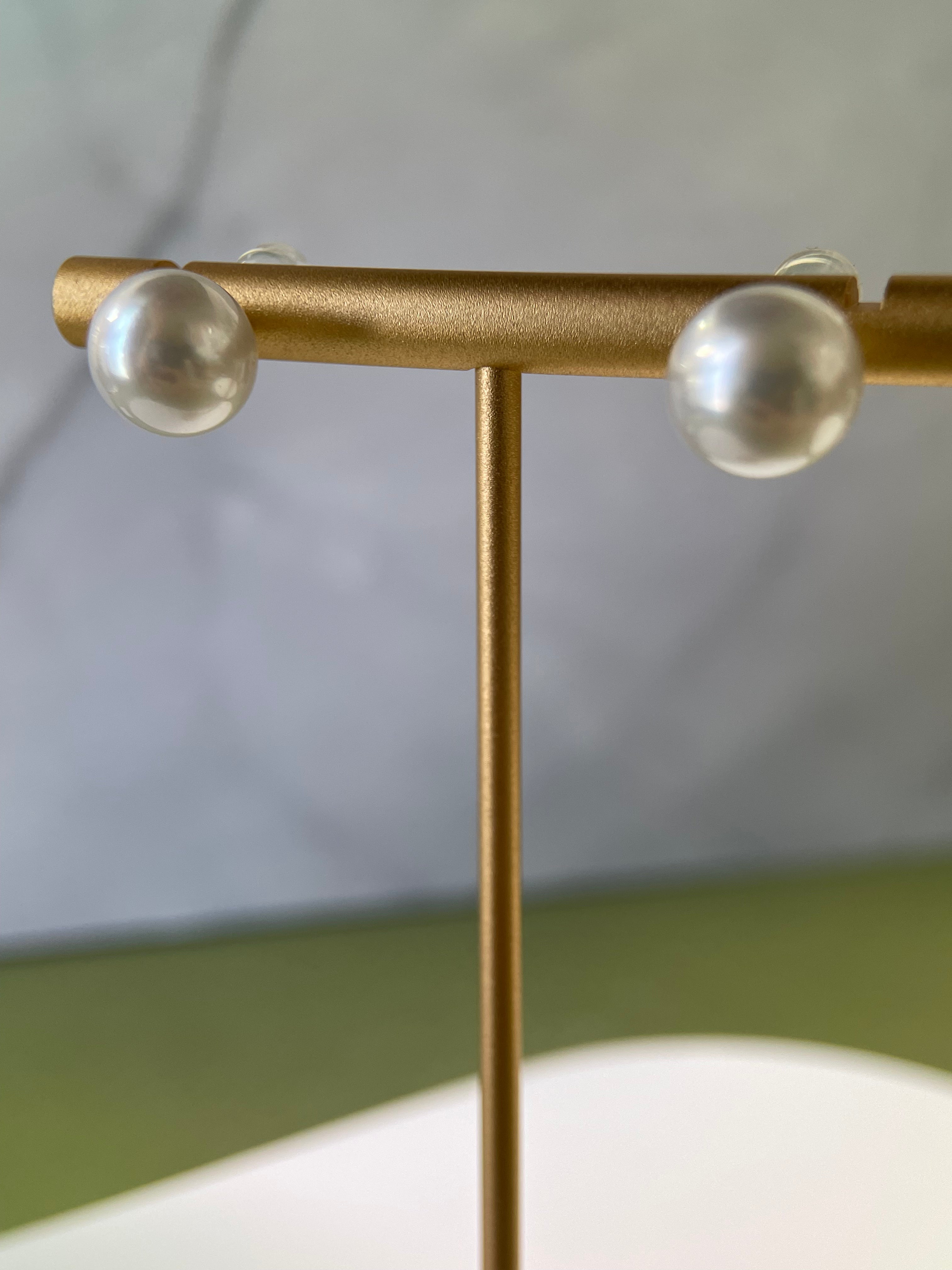 White South Sea Pearl Stud Earrings – 18K White Gold
