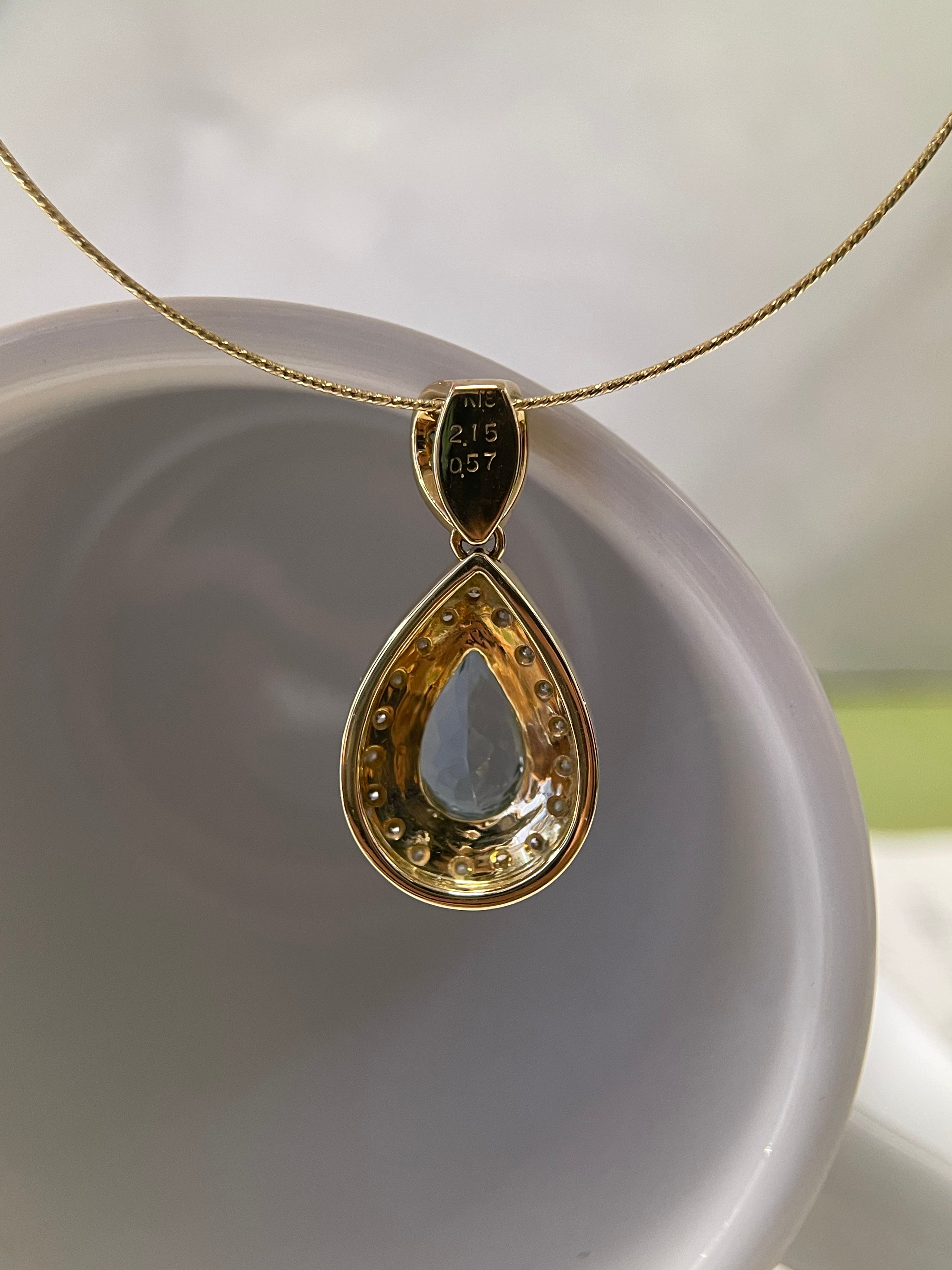 ⭐️K18 Aquamarine & Diamond Pendant